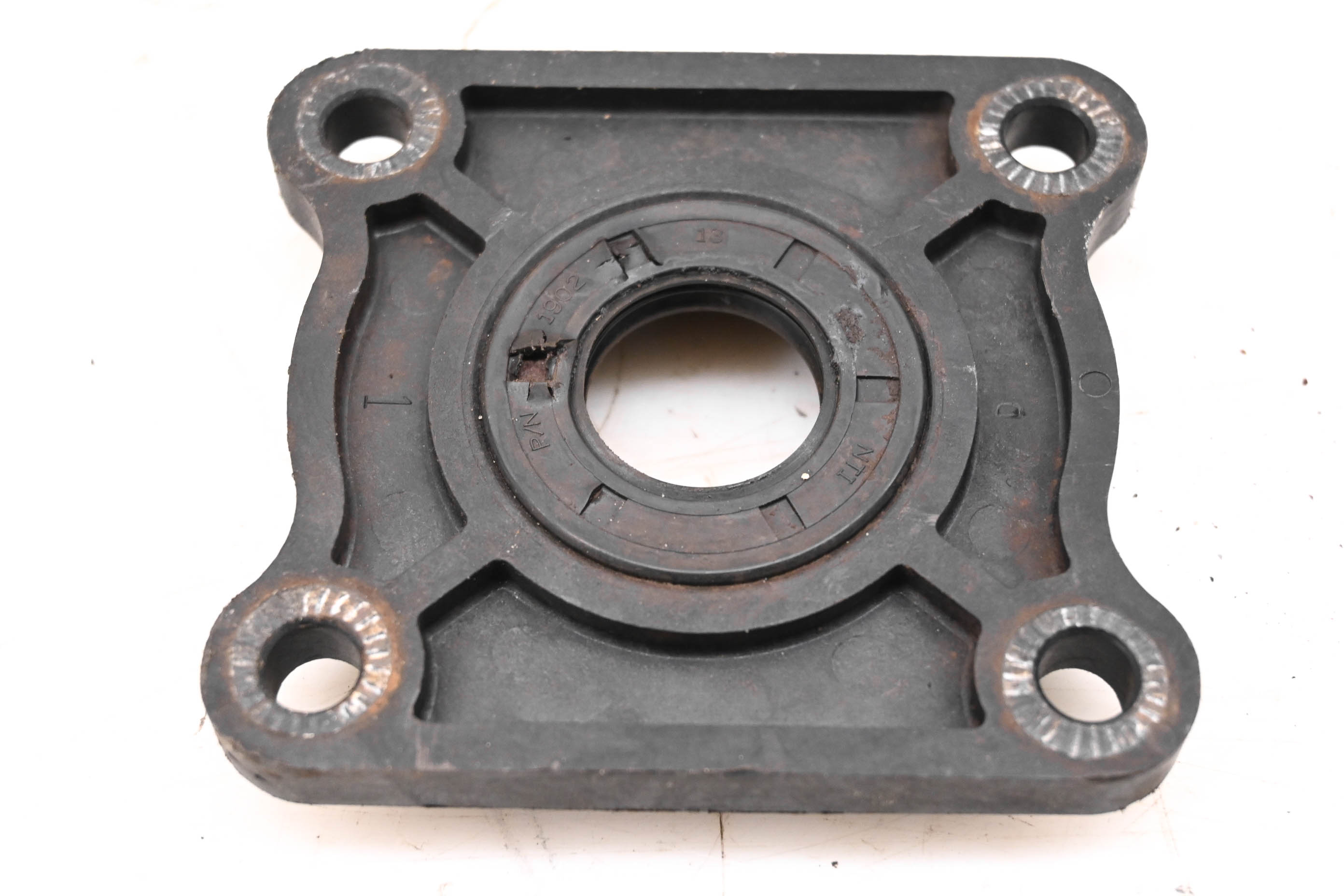08 Bobcat 2200S 4x4 Diesel Input Bearing Cover