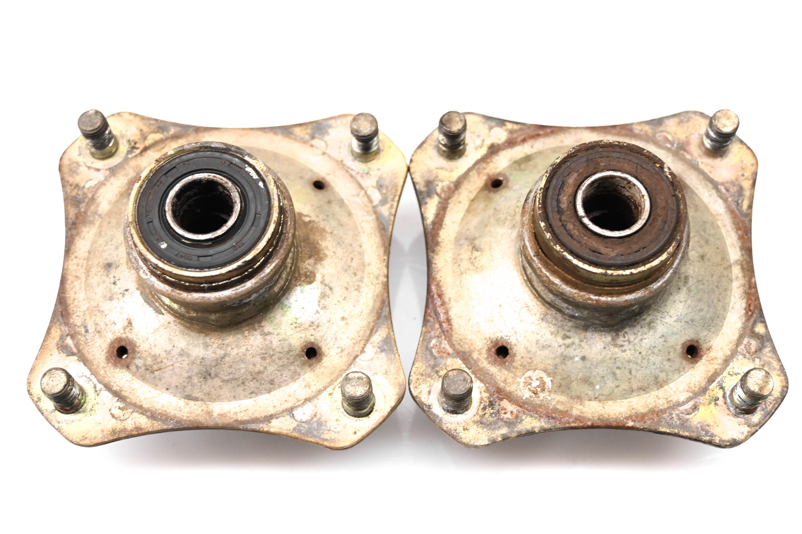 84 Suzuki Quadrunner 185 2x4 Front Wheel Hubs Left & Right LT185