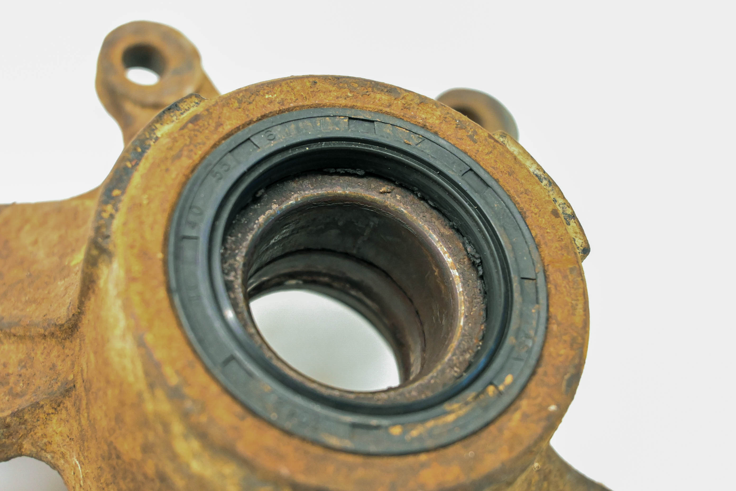 99 Arctic Cat 250 2x4 Front Right Spindle Knuckle