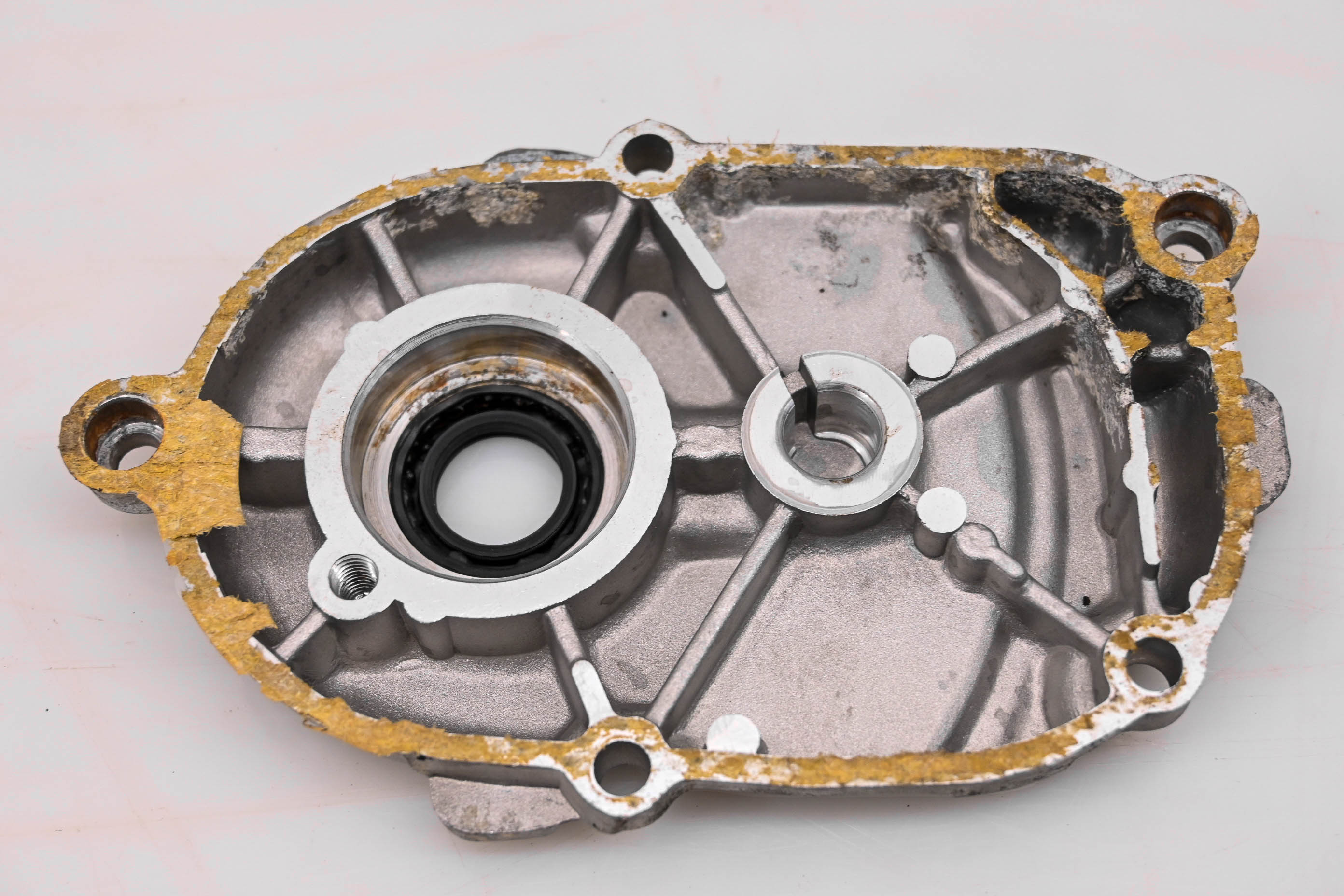 04 Polaris Predator 50 2x4 Transmission Output Cover