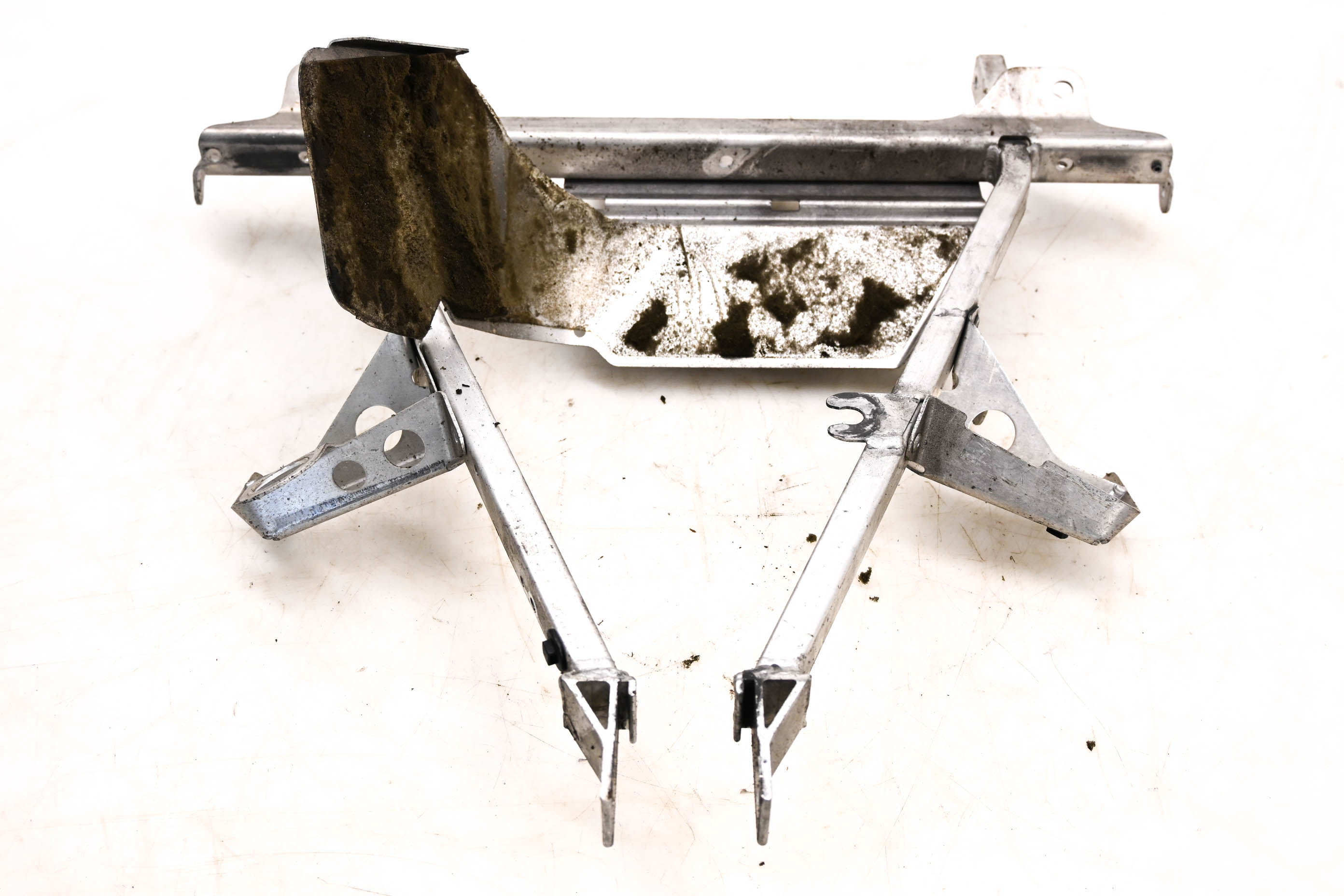 05 Ski-Doo MXZ Adrenaline 800 HO Upper Cross Member Bracket Mount 121"