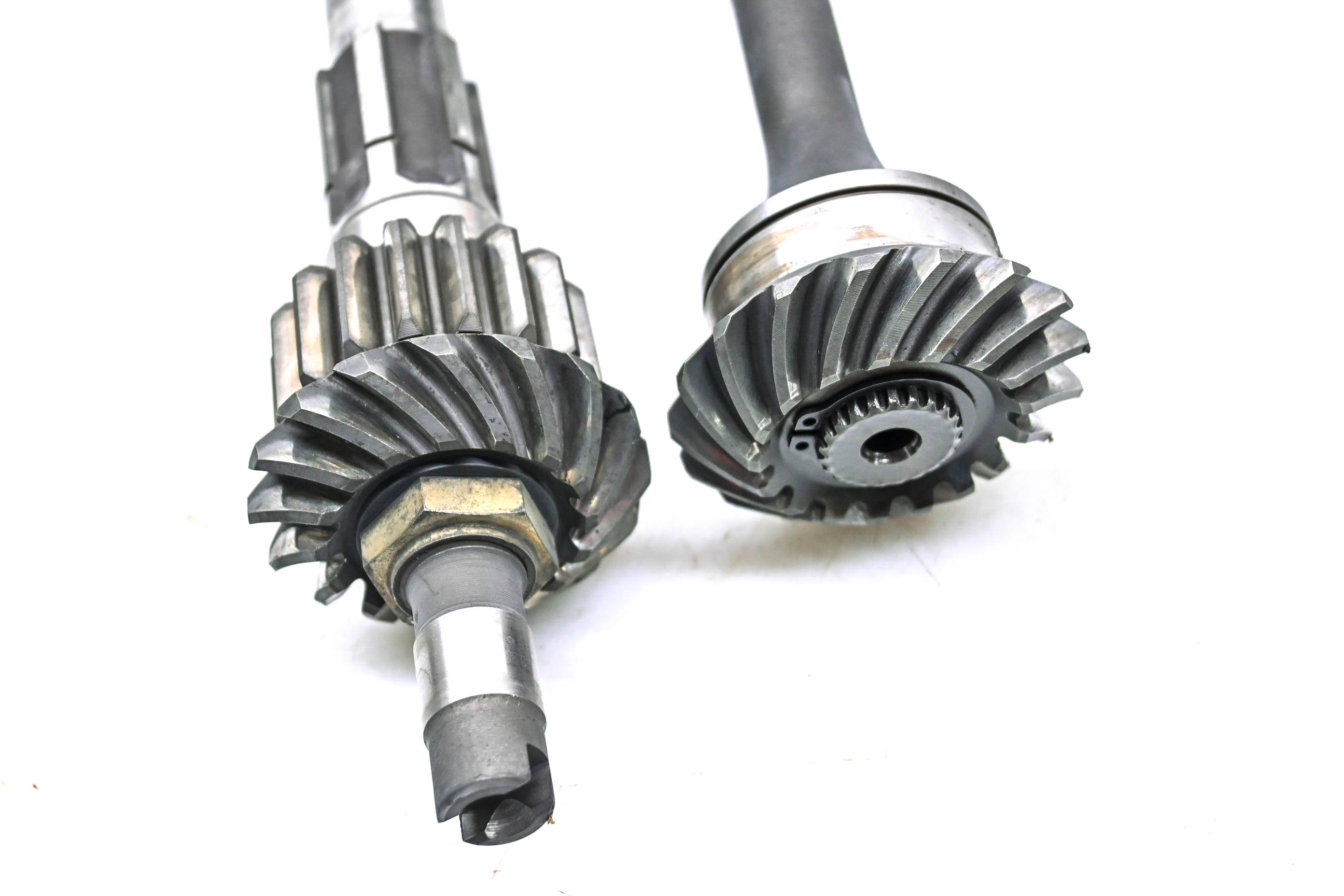 87 Suzuki Quadrunner 250 4x4 Transmission Bevel Gears Output Shaft LT4WD