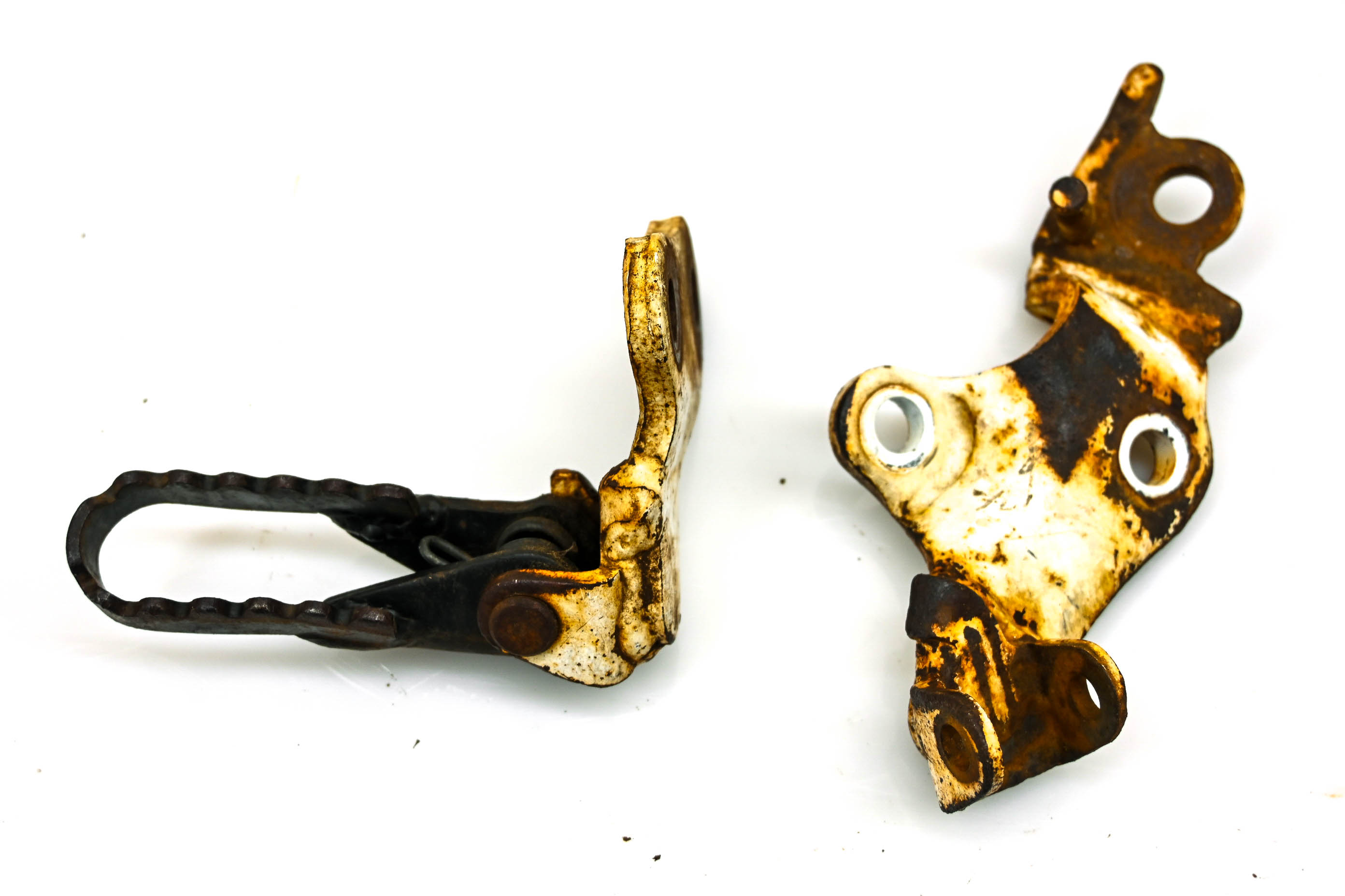 90 Honda XR80R Foot Peg Brackets Left & Right