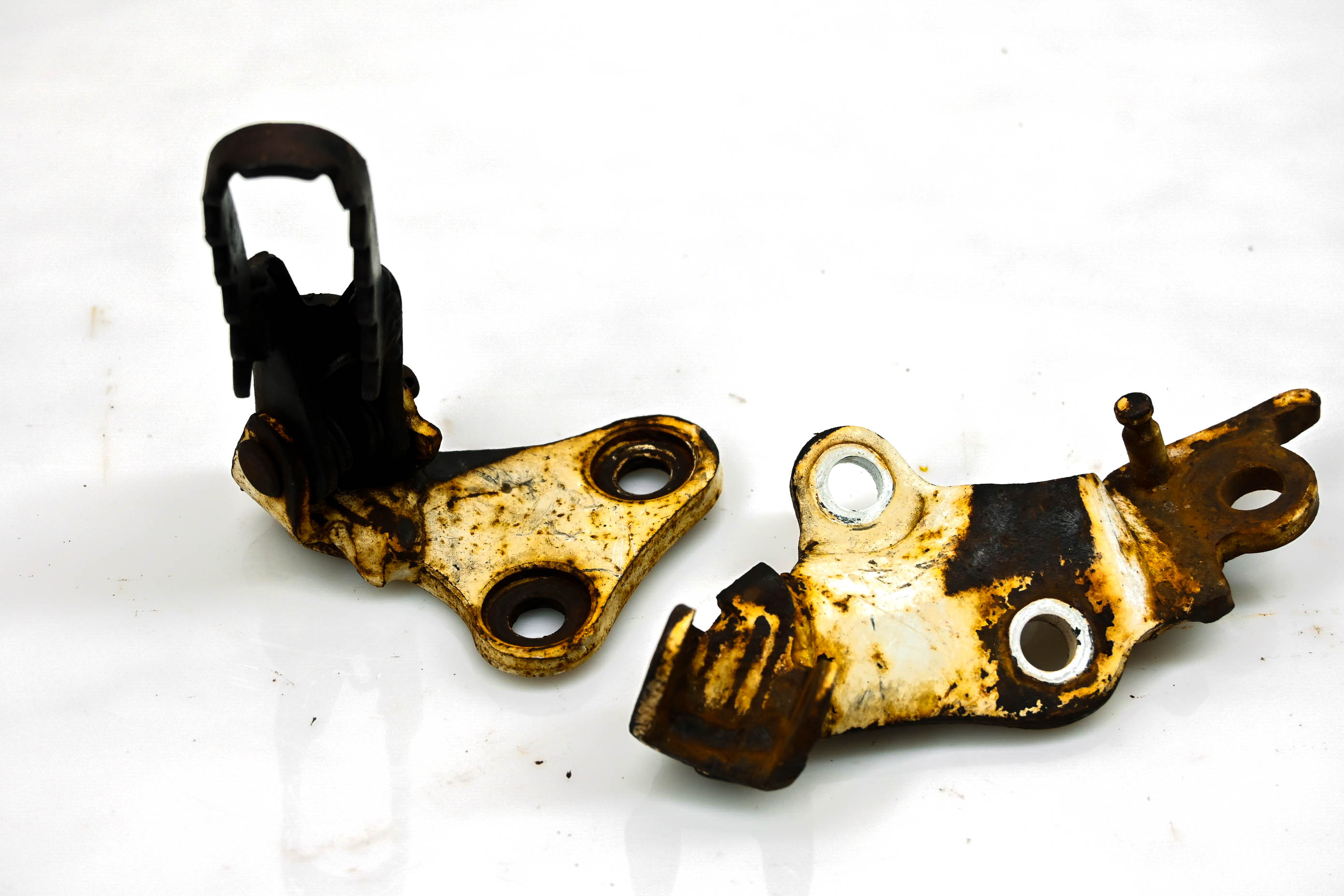 90 Honda XR80R Foot Peg Brackets Left & Right