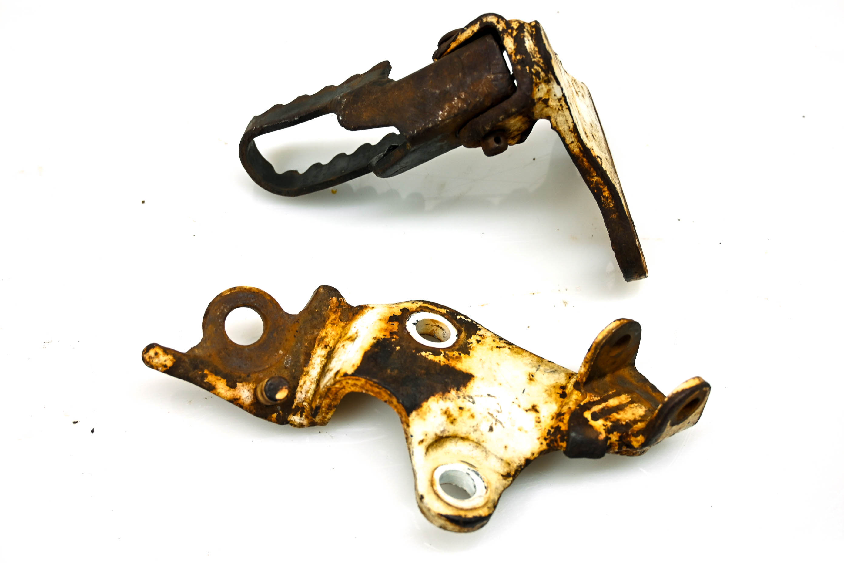 90 Honda XR80R Foot Peg Brackets Left & Right