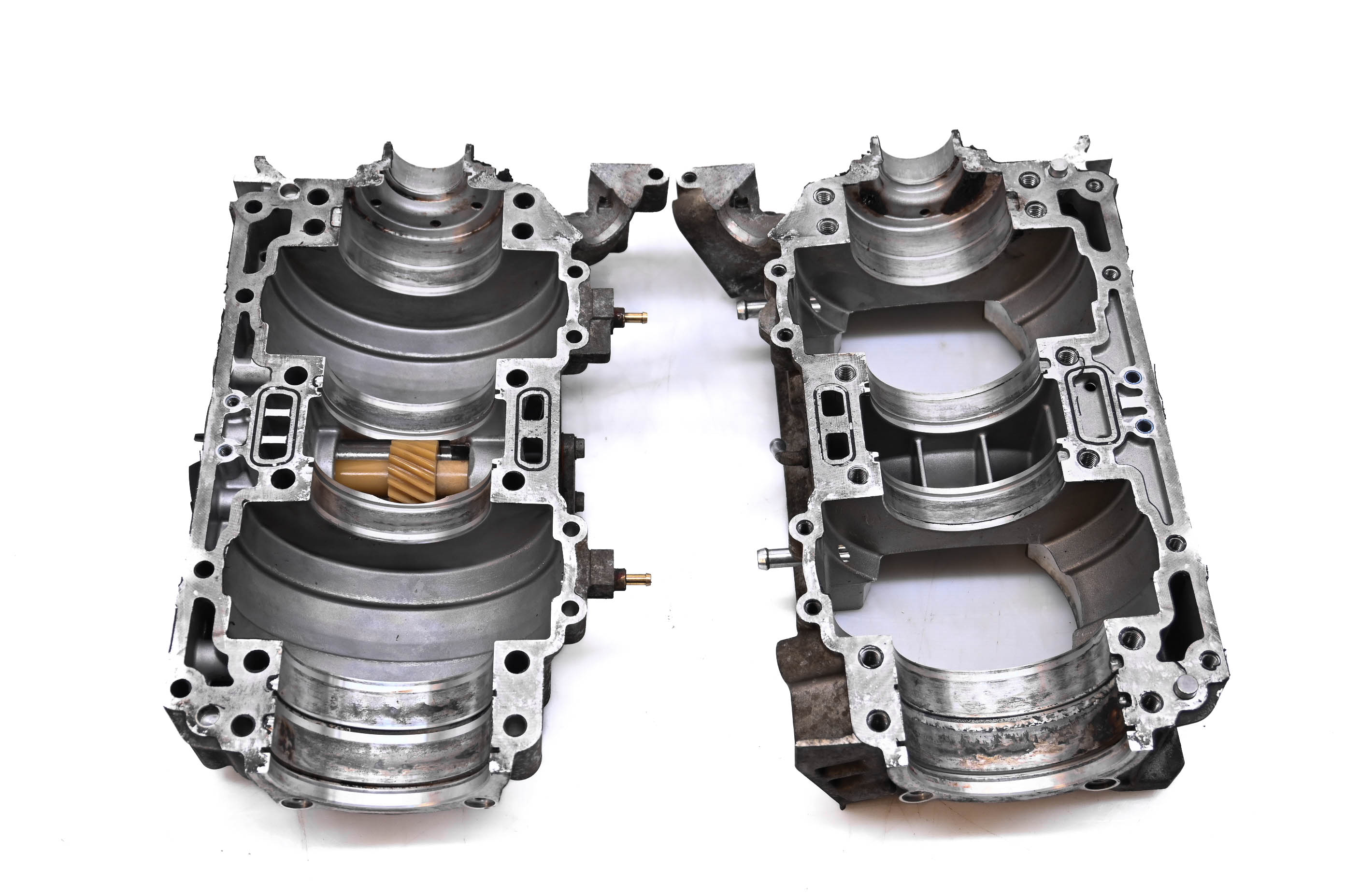 15 Ski-Doo Renegade Adrenaline 800R E-TEC Crankcase Center Crank Case 137"