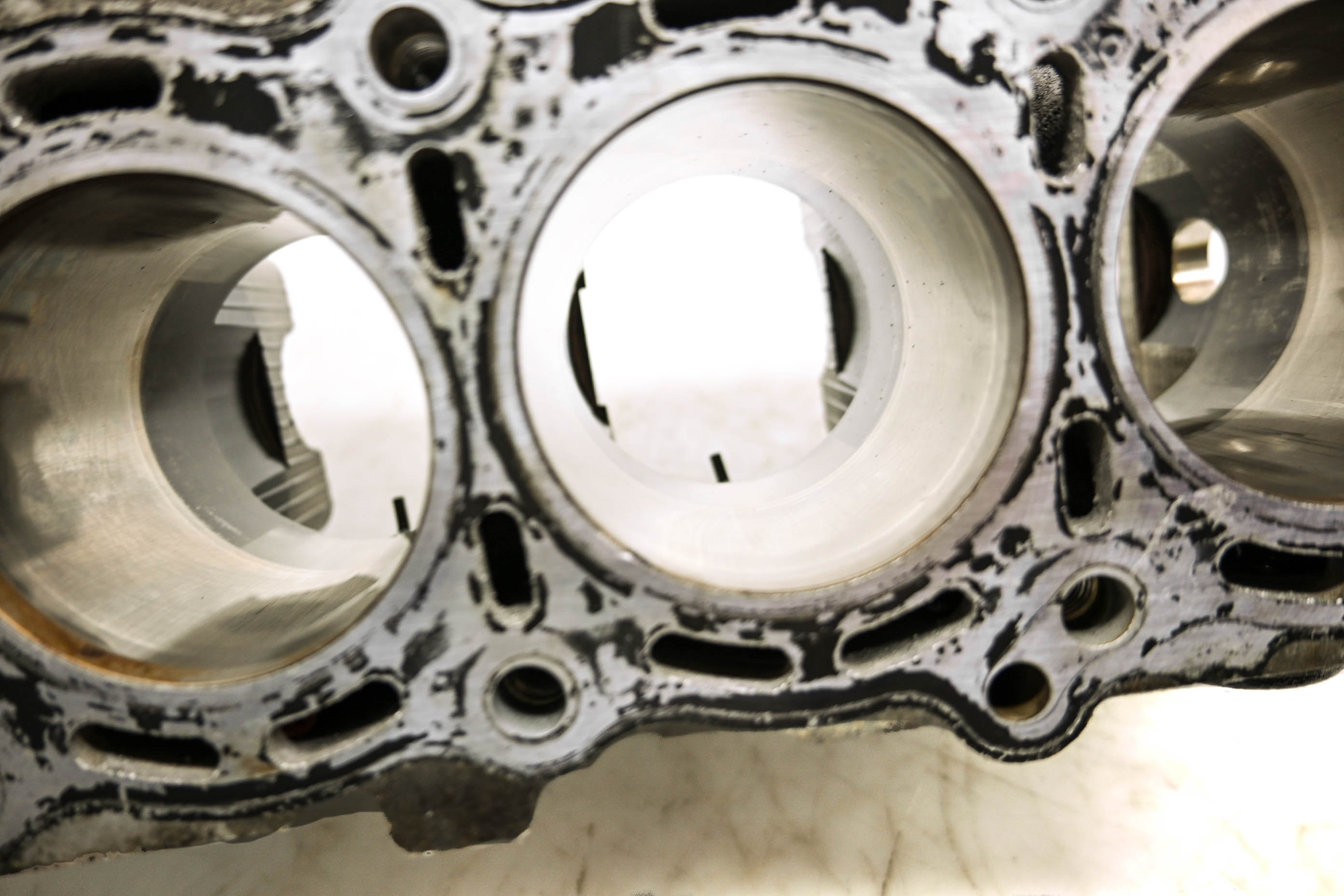 02 Suzuki GSXR600 Crankcase Center Crank Case & Cylinders