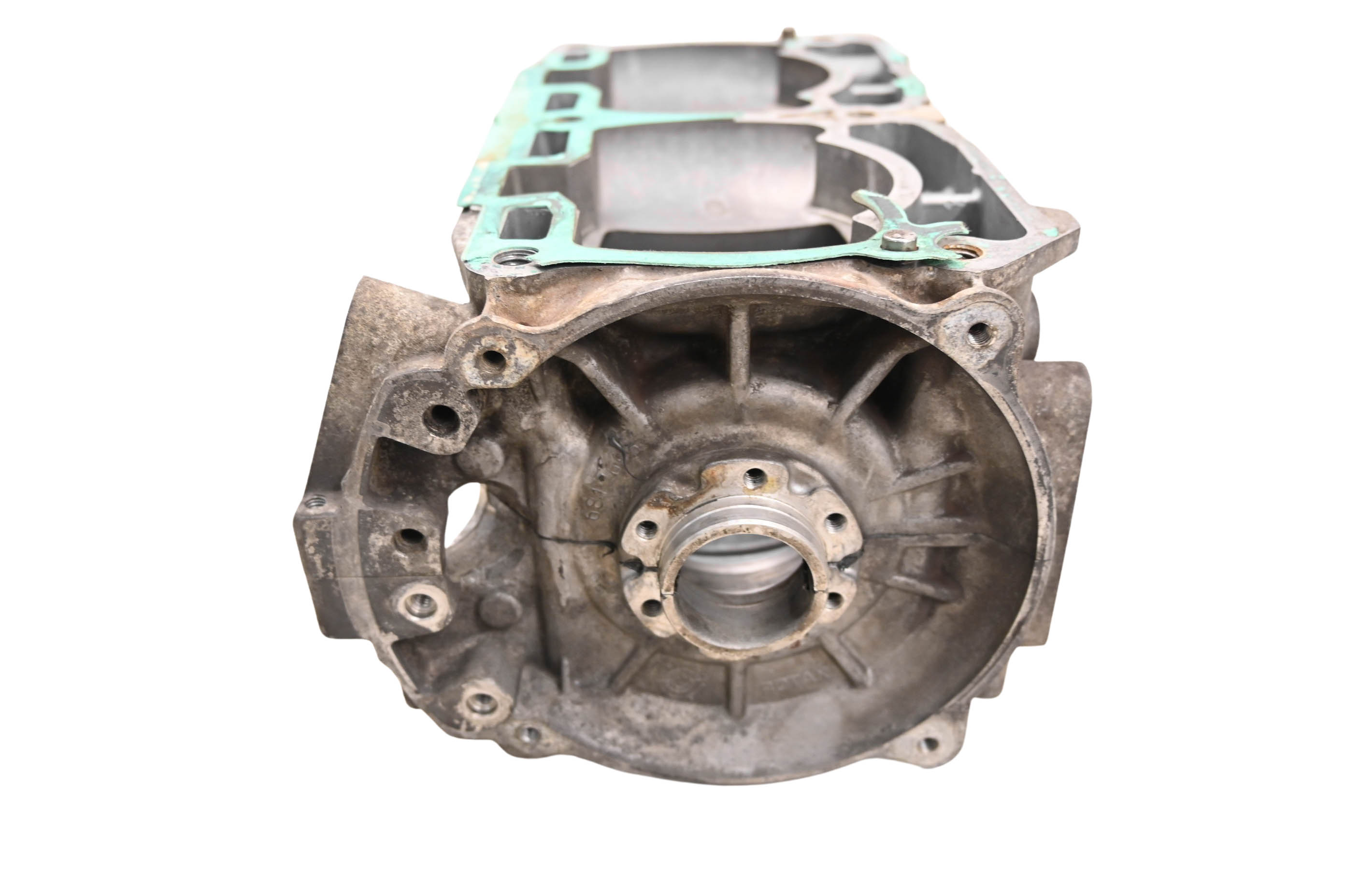 16 Ski-Doo Summit 800R E-TEC Crankcase Center Crank Case 154"