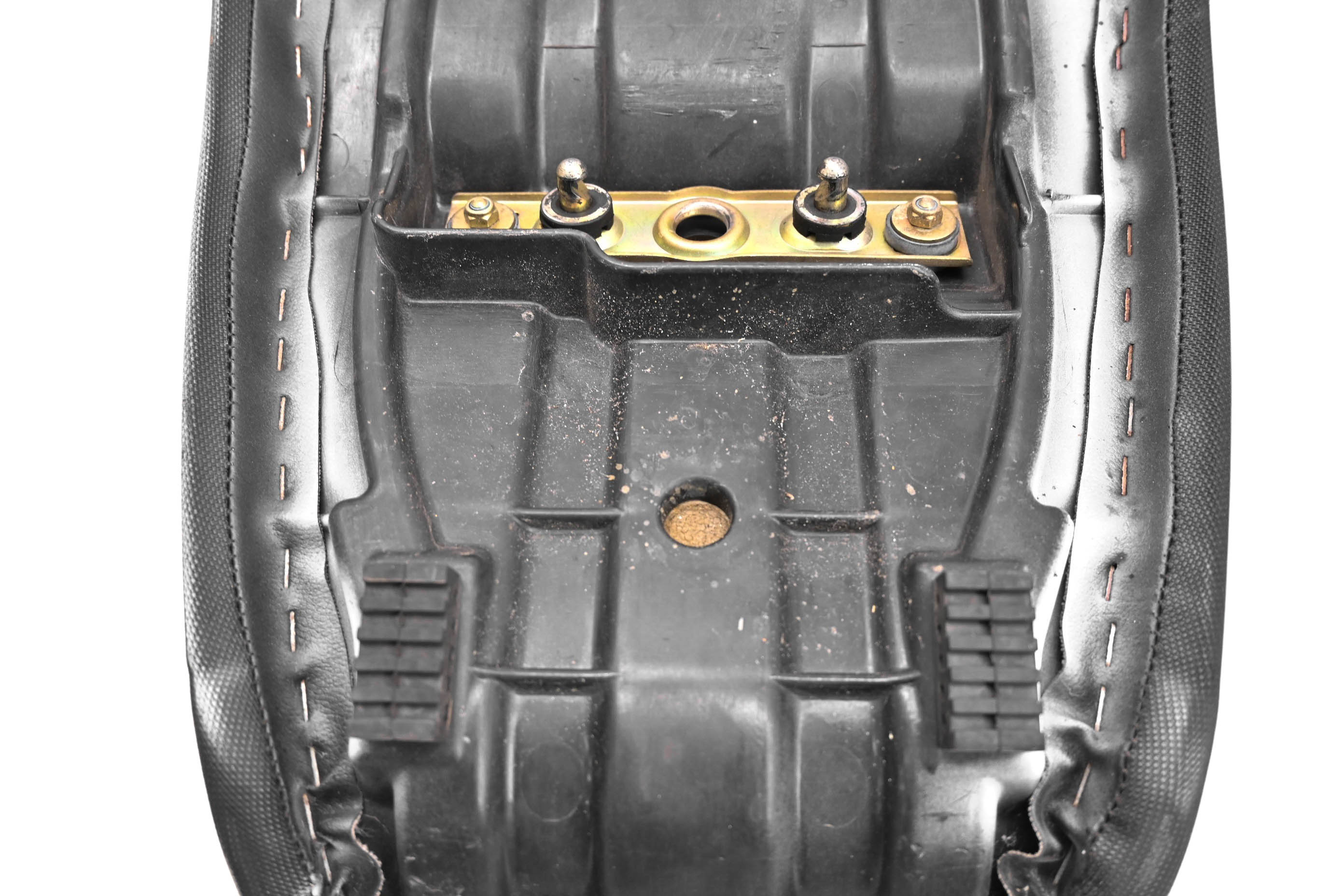05 Suzuki GS500F Seat