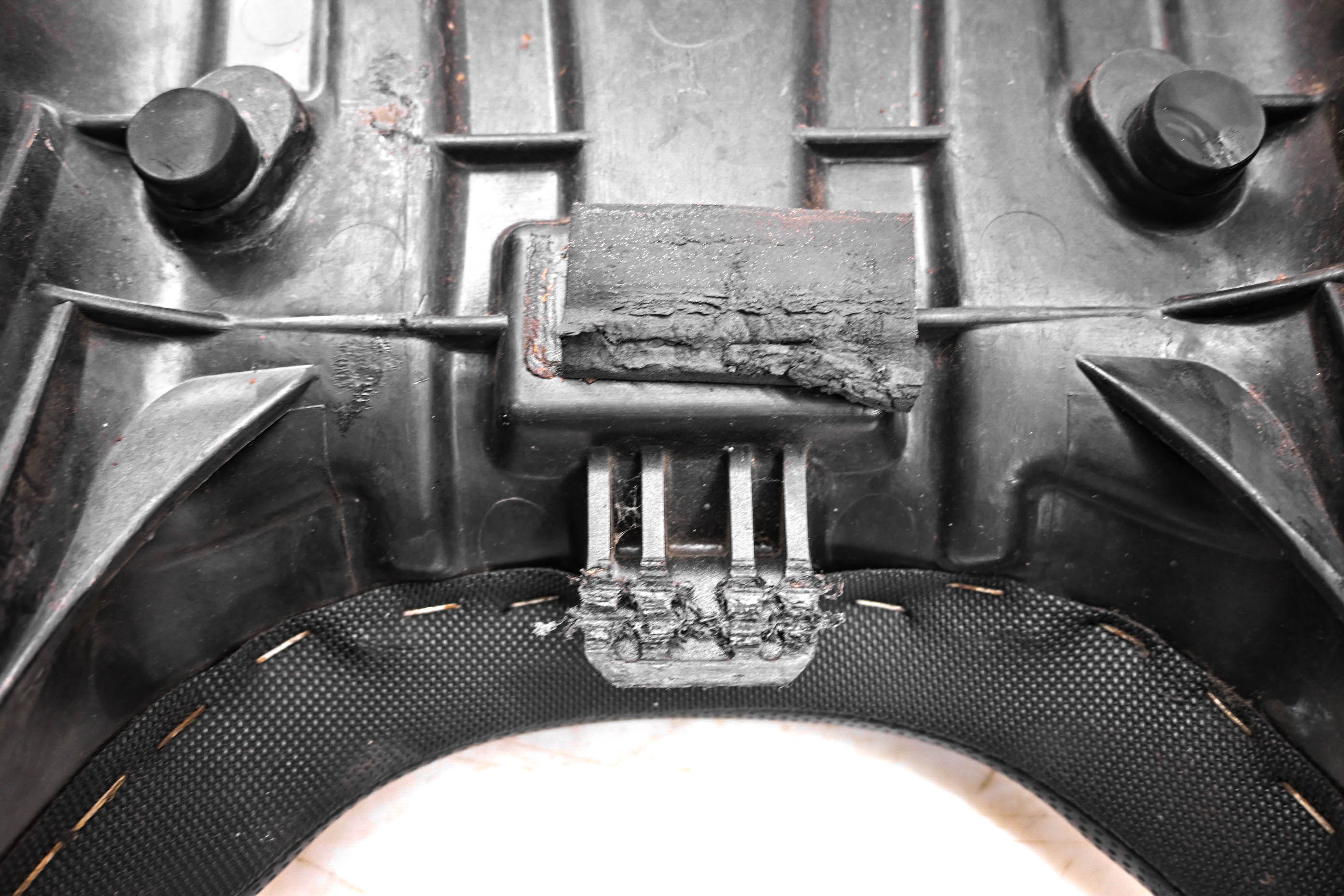 05 Suzuki GS500F Seat