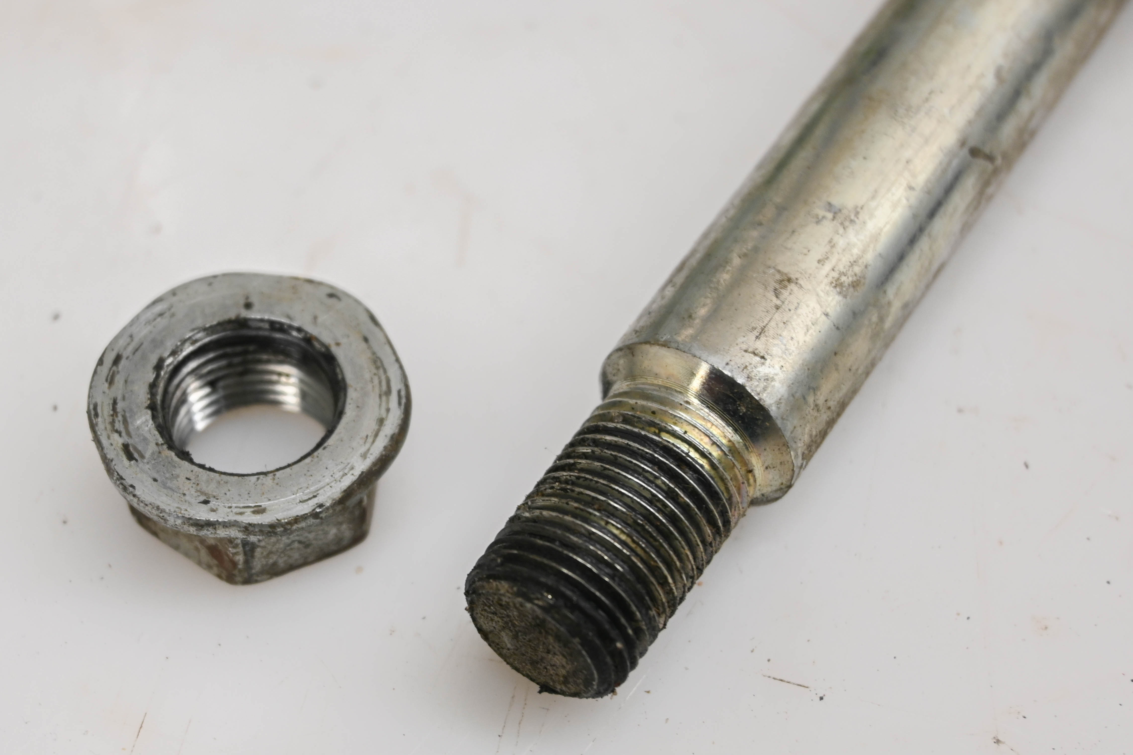 00 Kawasaki Vulcan 800 Swing Arm Pivot Bolt VN800