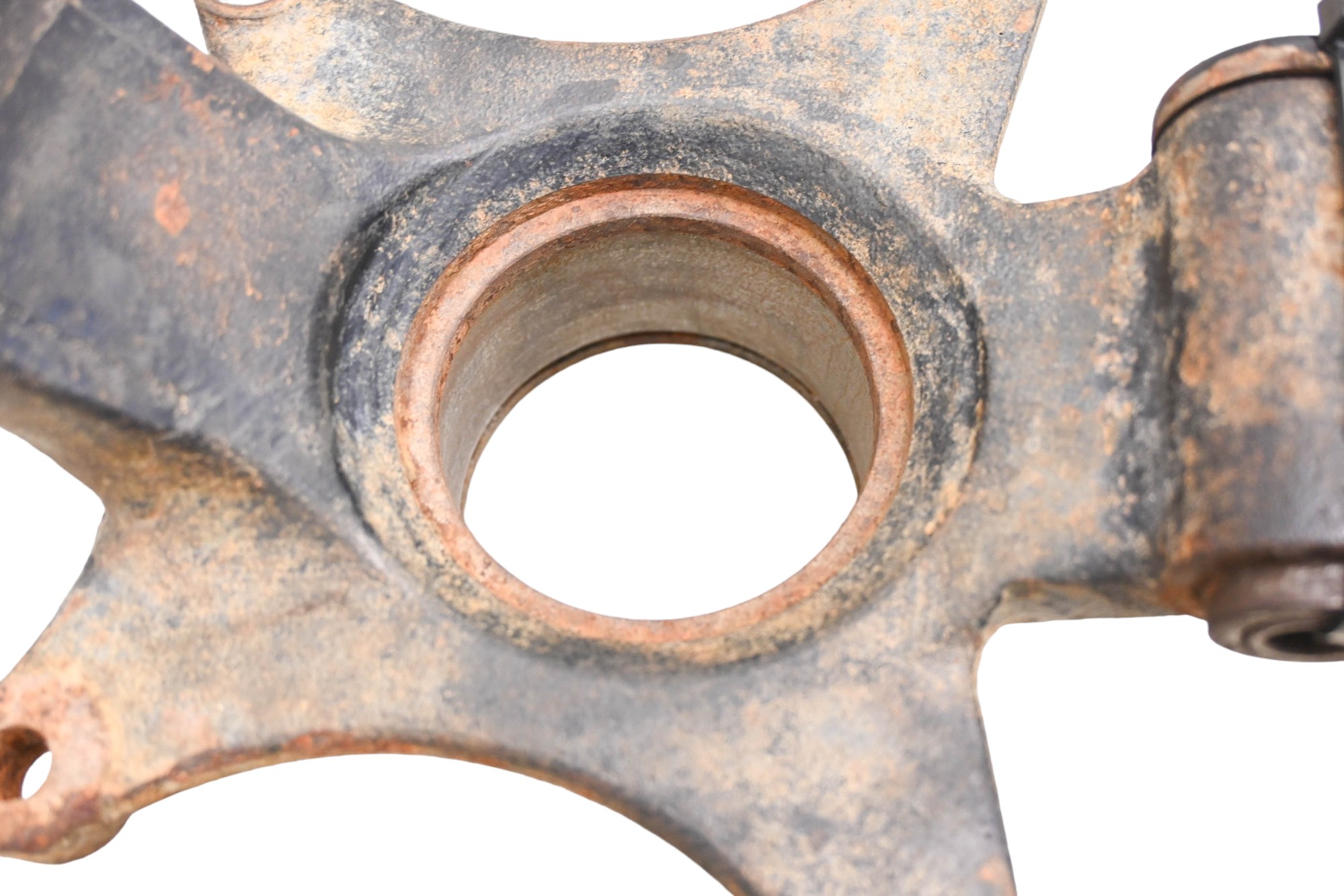 18 Cat CUV102D Rear Left Spindle Knuckle