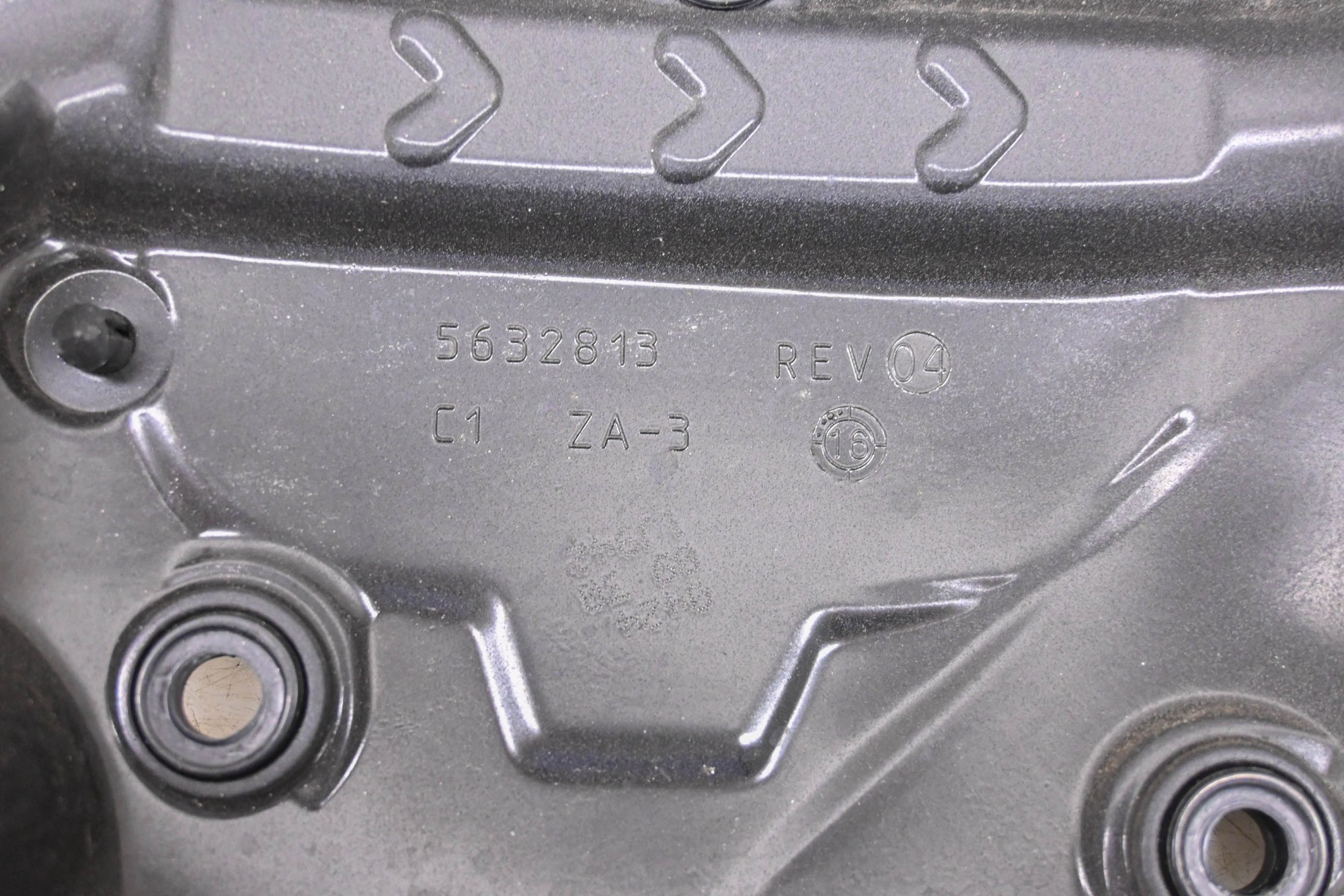 16 Indian Chieftain Dark Horse Rear Valve Cover