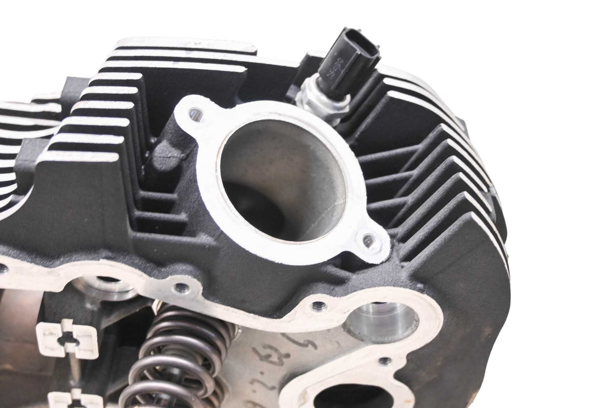 16 Indian Chieftain Dark Horse Front Cylinder Head