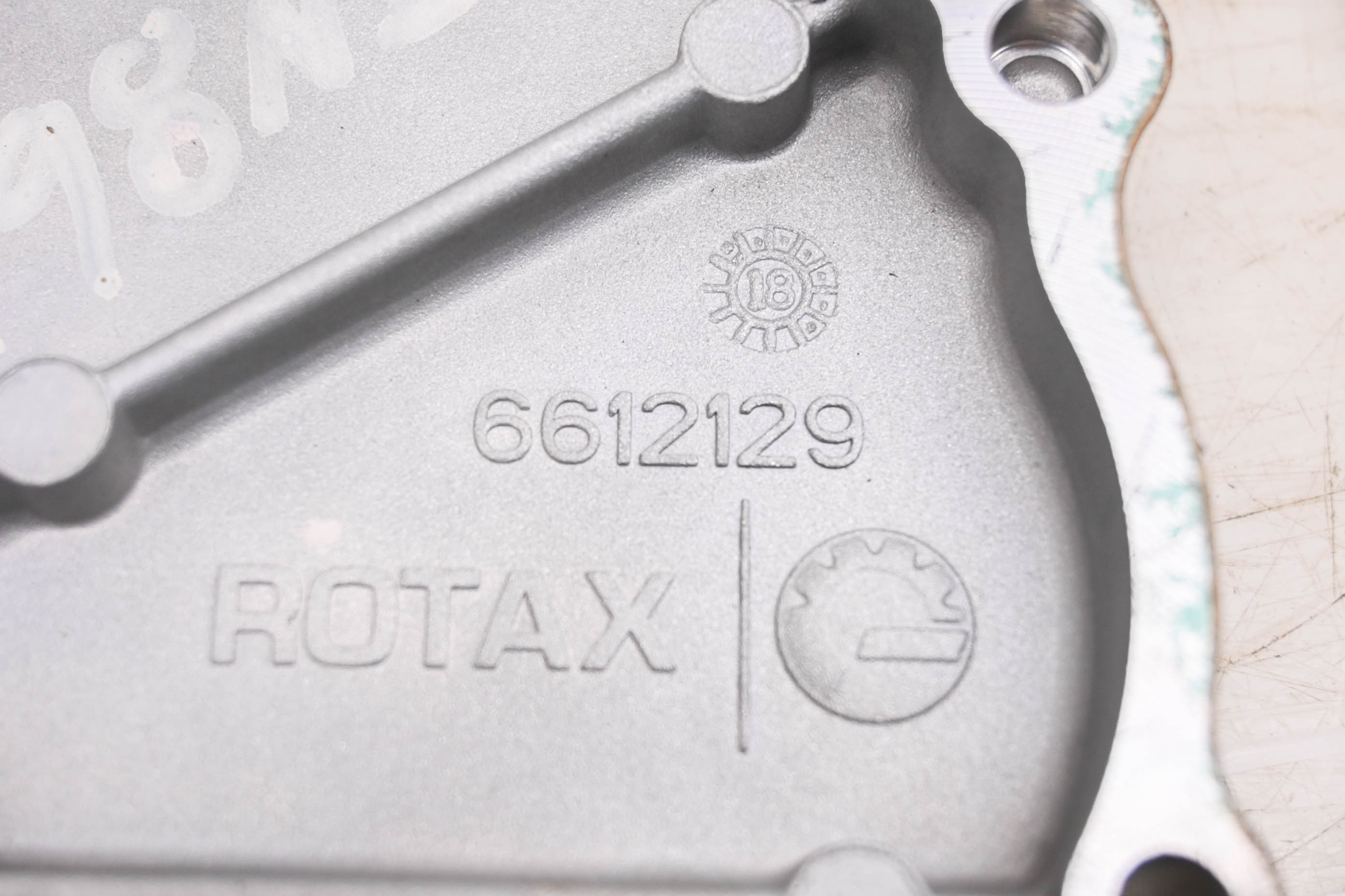 19 Can-Am Commander 1000R XT Engine Cover