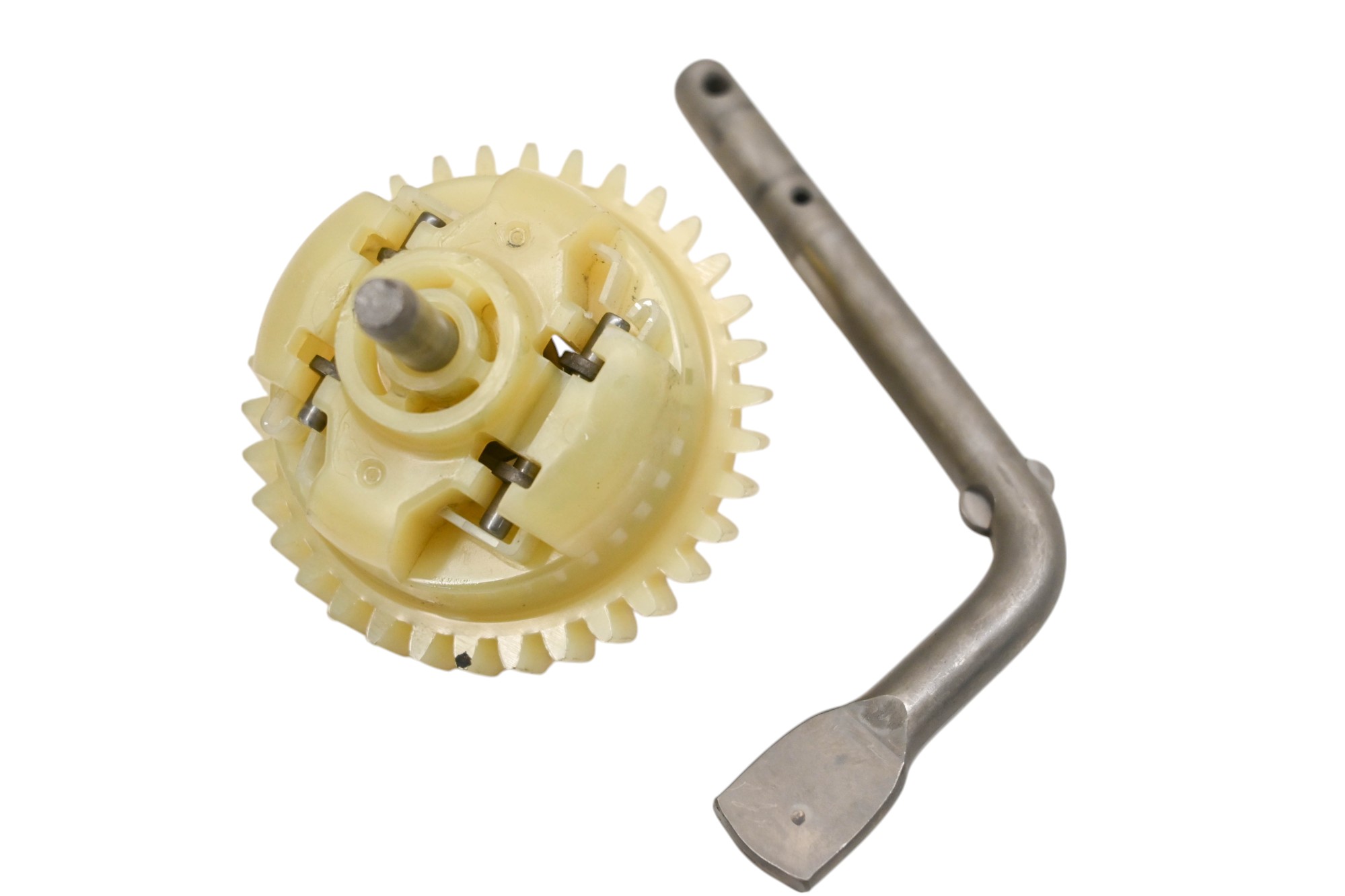 16 Kubota RTV400CI Governor Lever & Gear