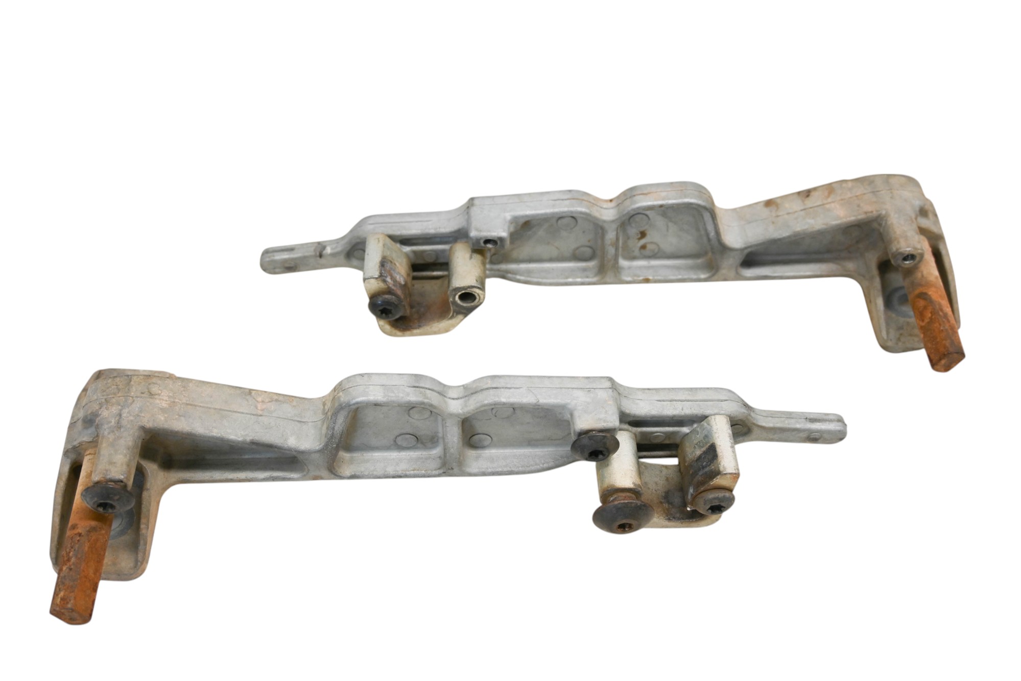 11 John Deere Gator XUV550 Tailgate Support Brackets Left & Right