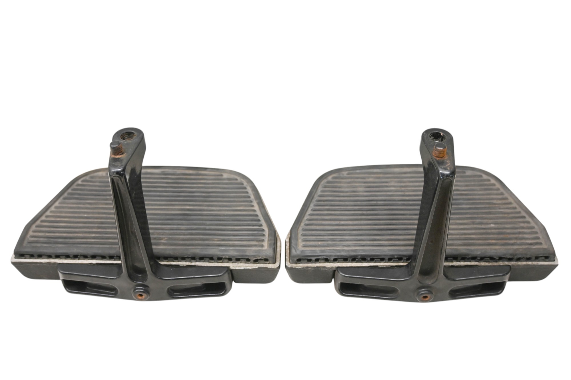 06 Harley-Davidson FLHTCI Electra Glide Classic Foot Pegs