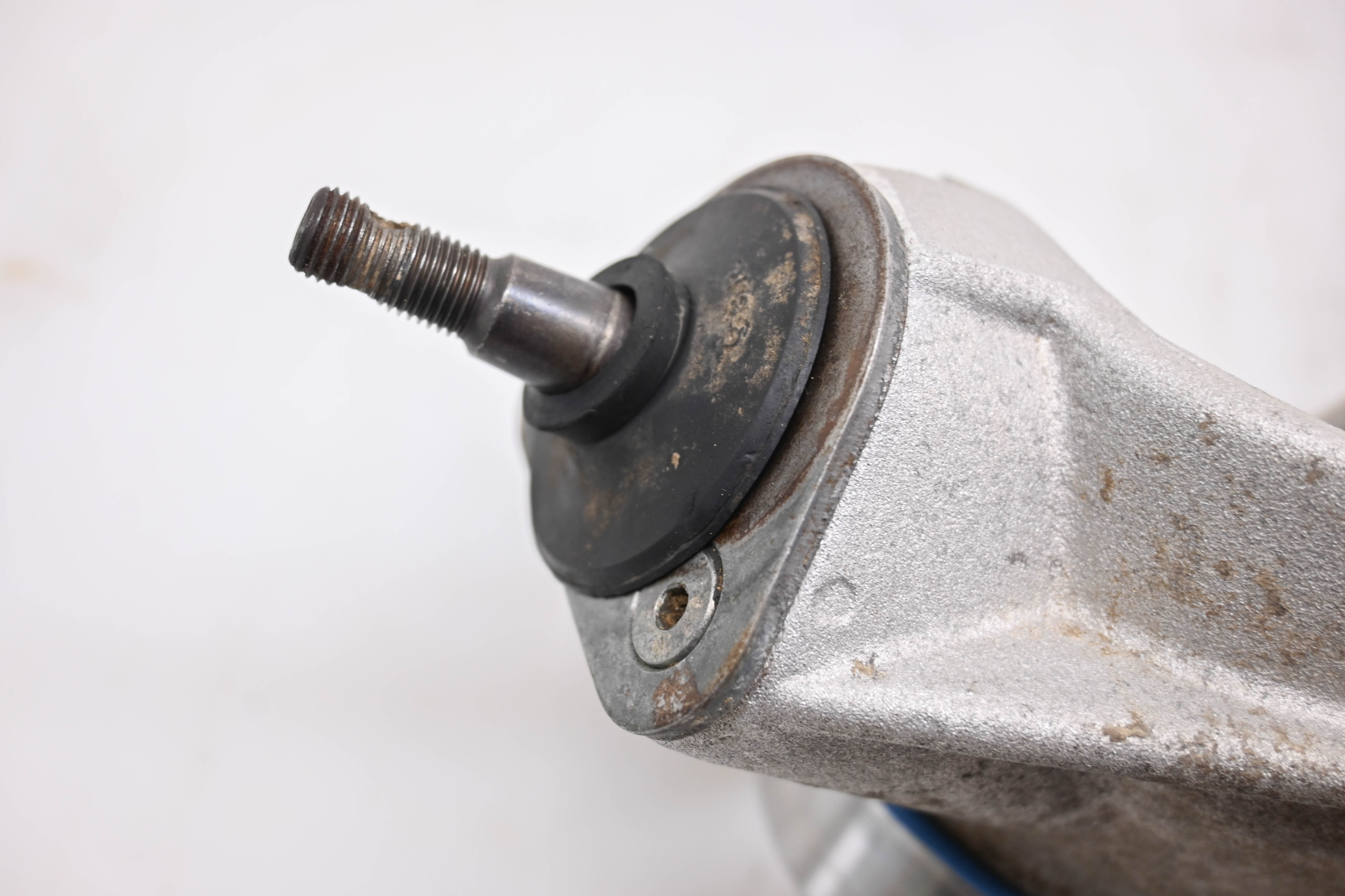 99 Polaris Xplorer 300 4x4 Front Left Spindle Knuckle