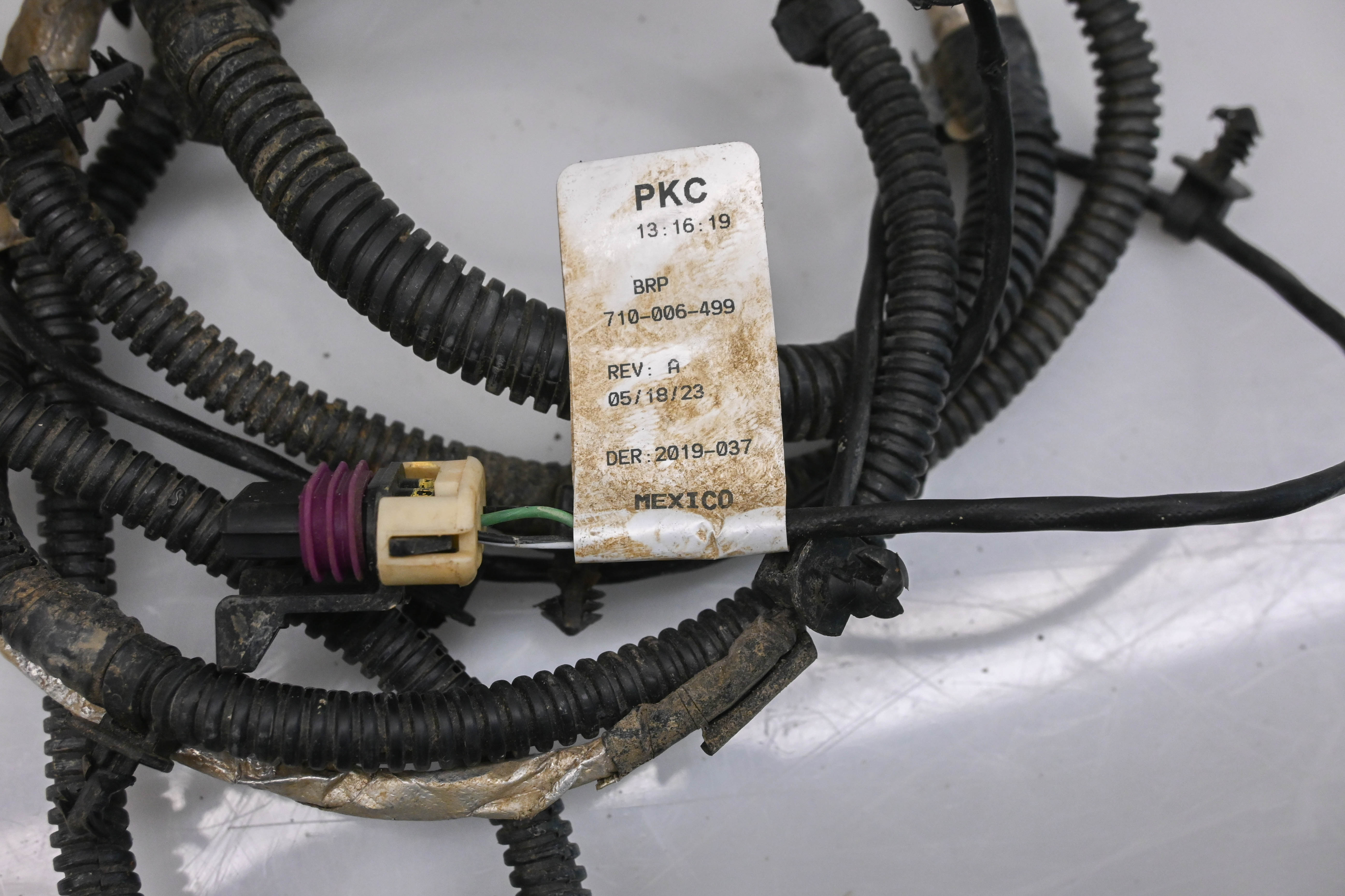 23 Can-Am Defender Max HD7 Taillight Wiring Harness