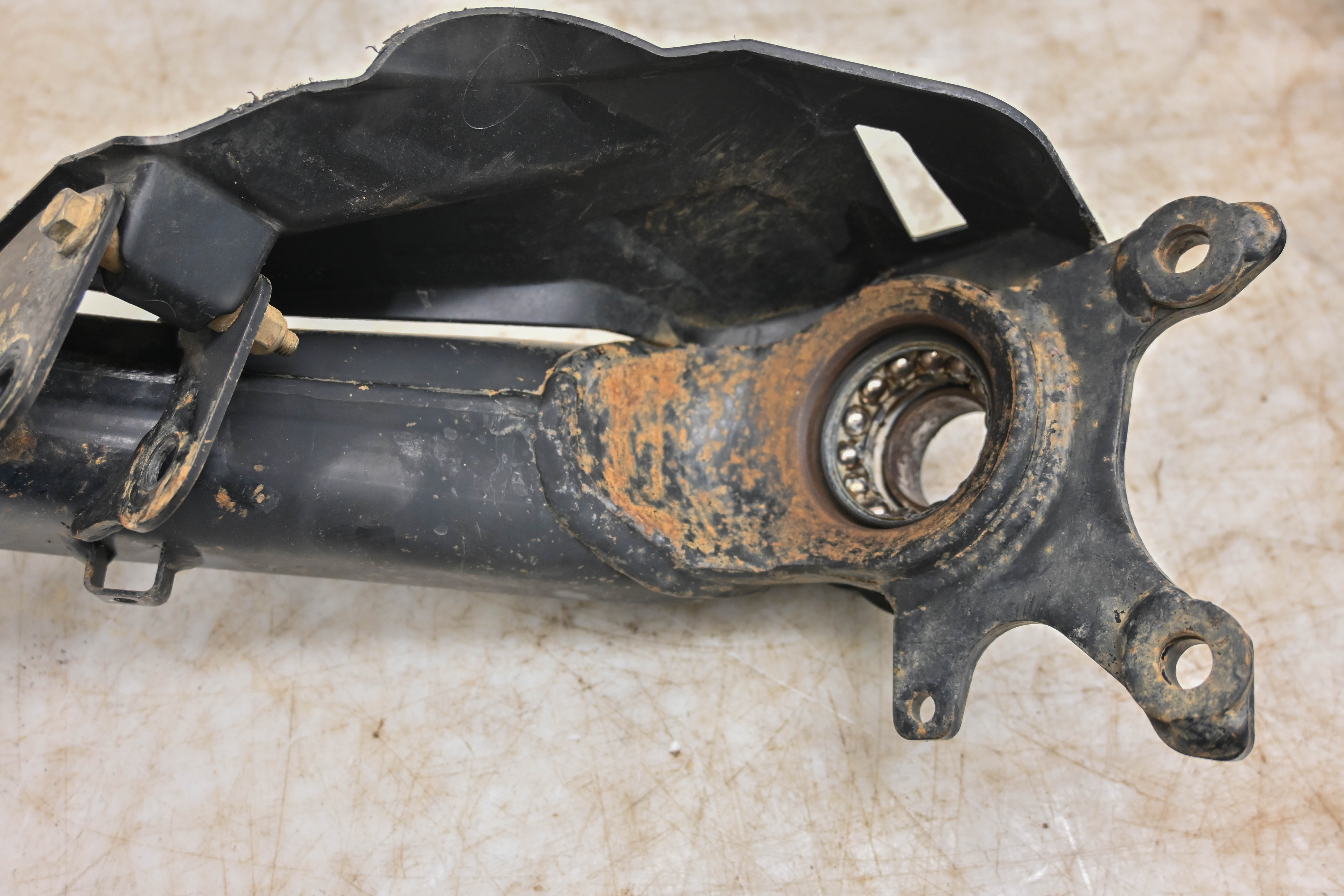 18 Can-Am Outlander Max 650 XT 4x4 Left Rear Swingarm Trailing Arm