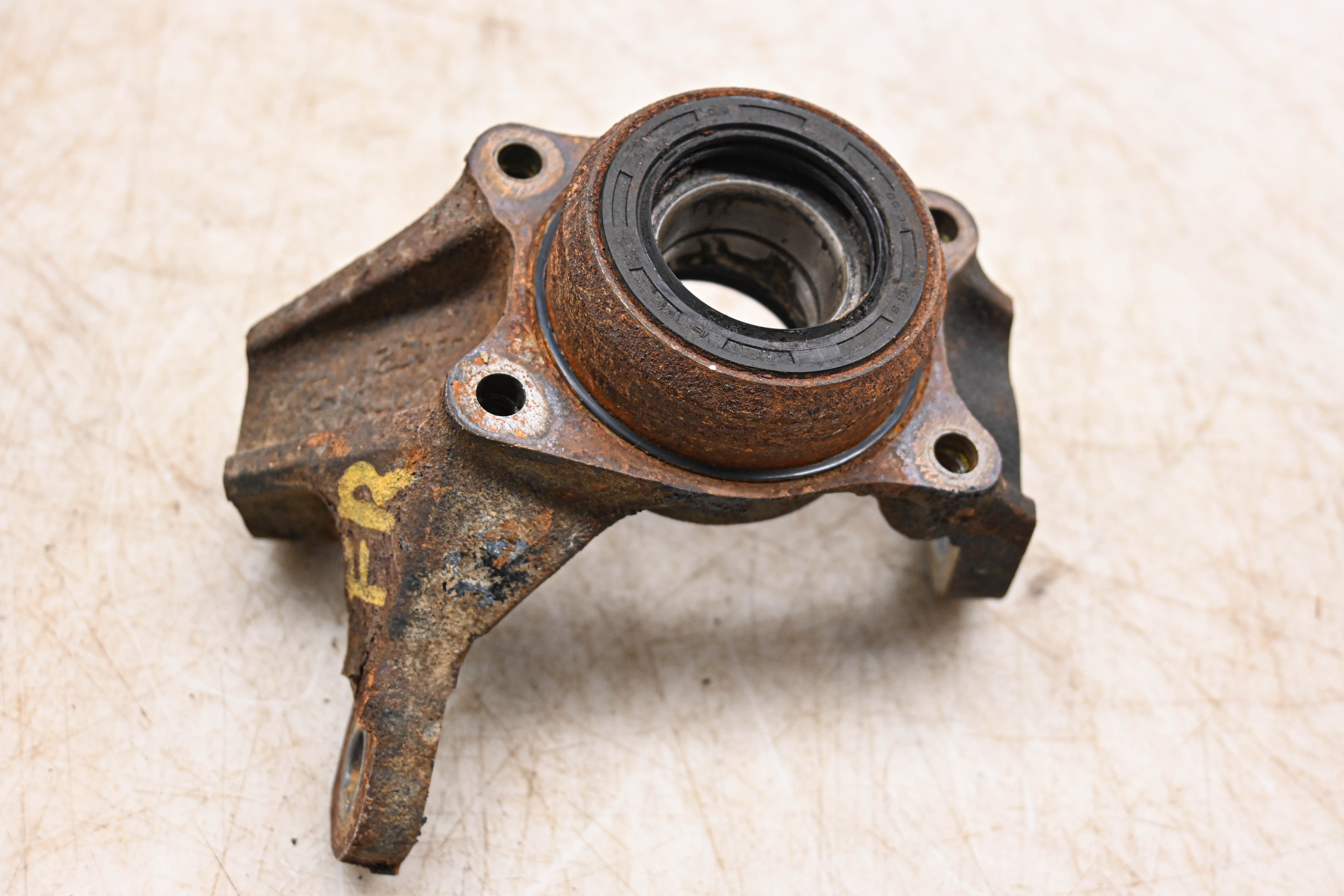 03 Honda Rubicon 500 4x4 Front Right Spindle Knuckle TRX500FA