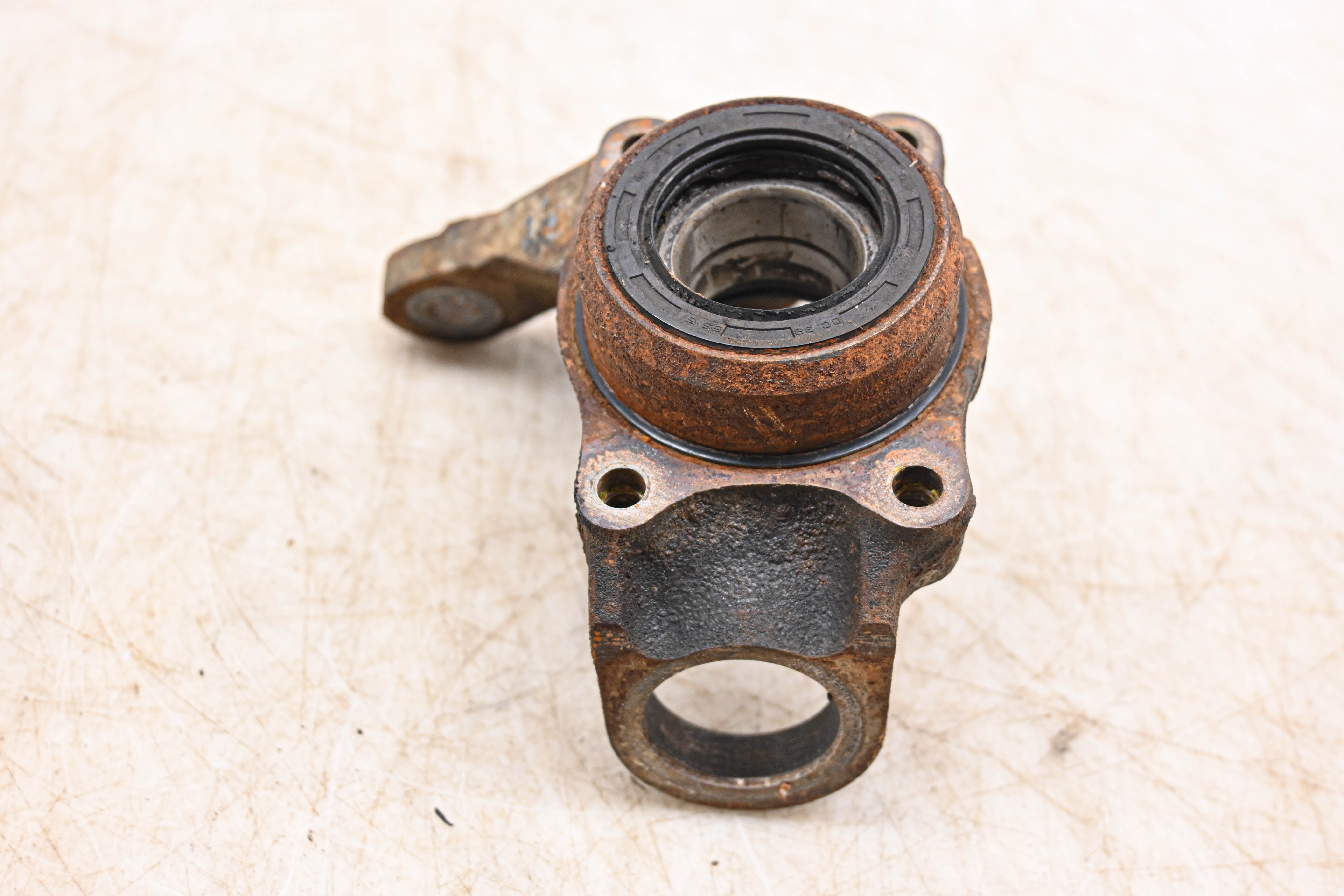 03 Honda Rubicon 500 4x4 Front Right Spindle Knuckle TRX500FA