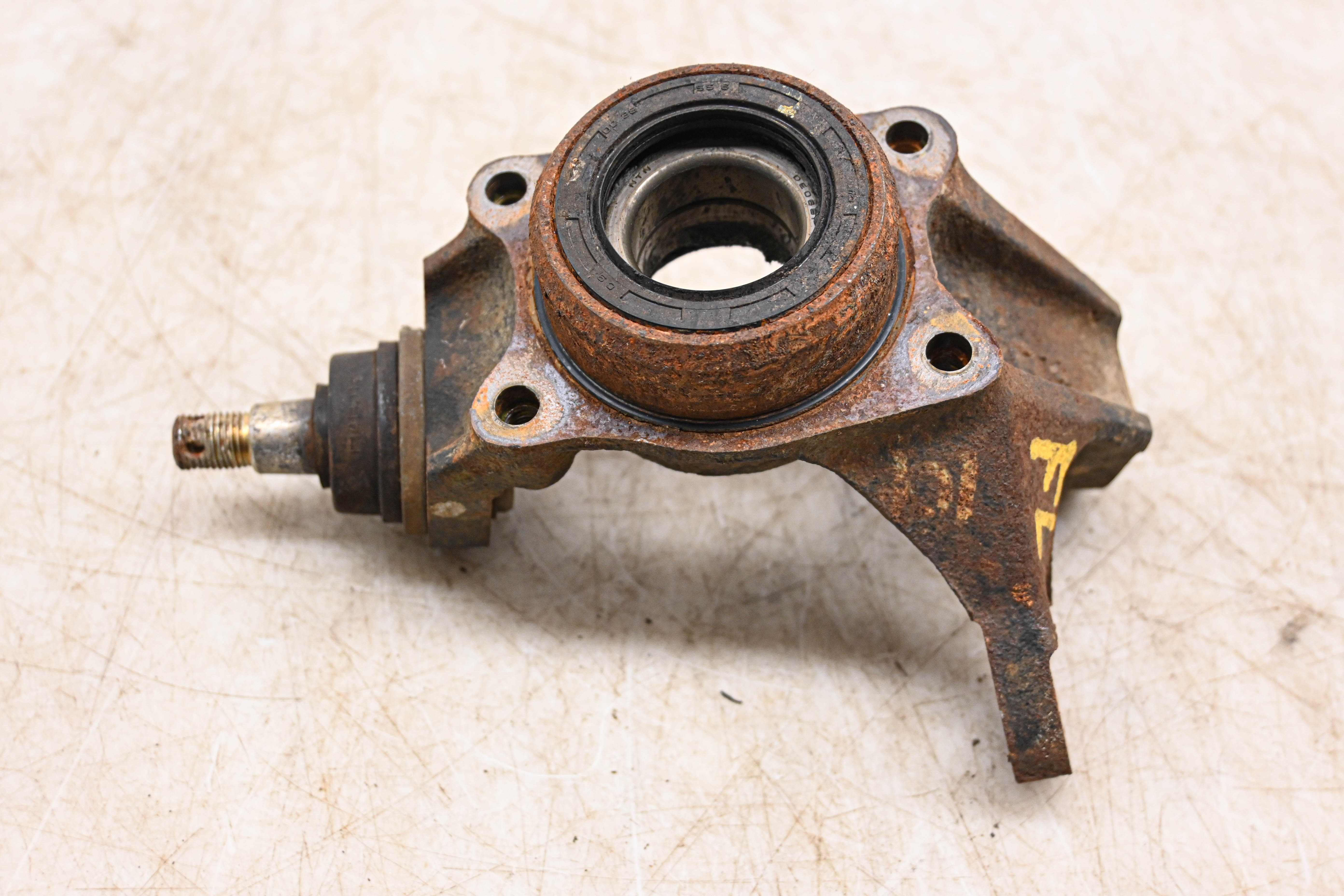 03 Honda Rubicon 500 4x4 Front Left Spindle Knuckle TRX500FA