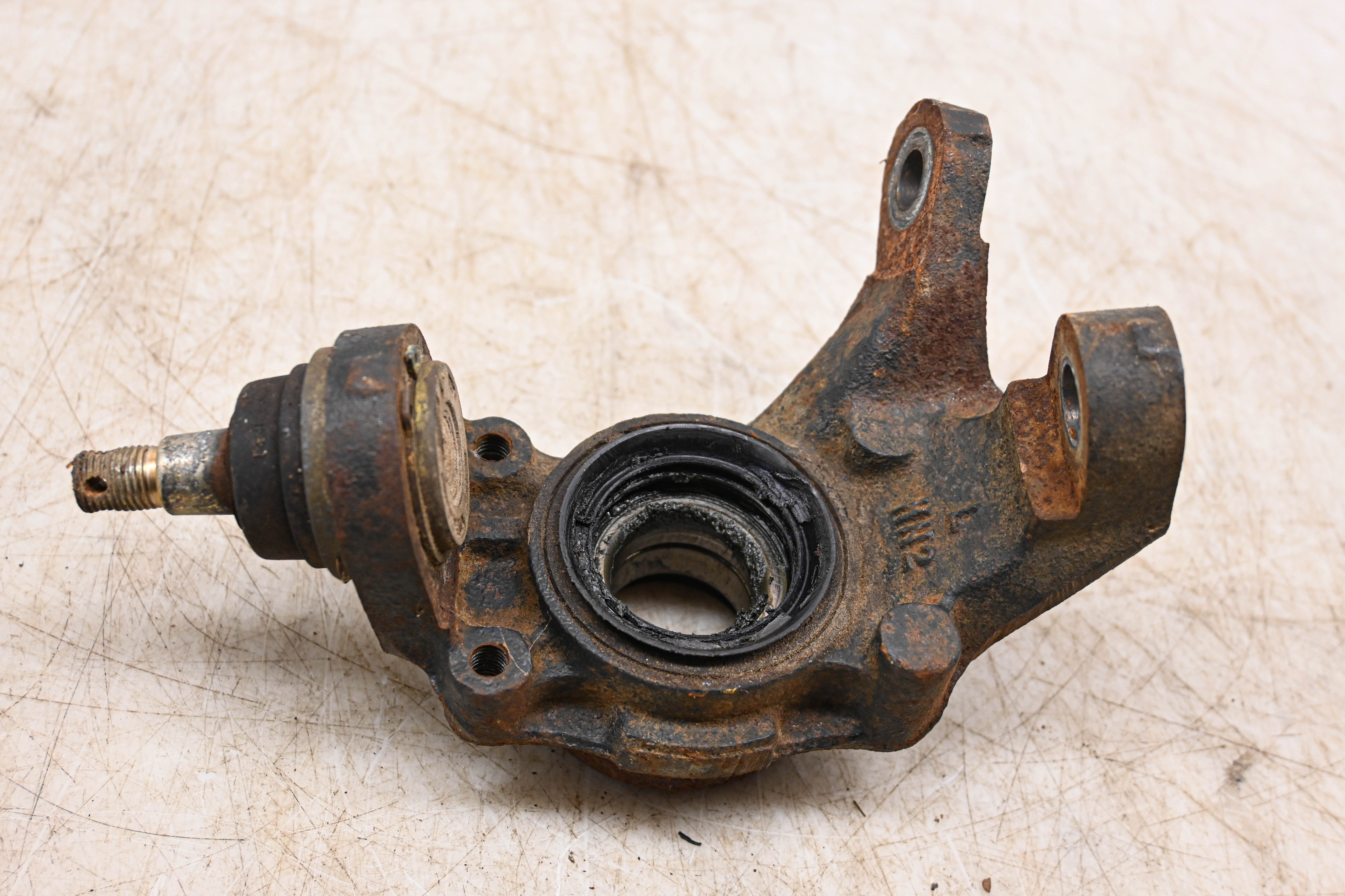 03 Honda Rubicon 500 4x4 Front Left Spindle Knuckle TRX500FA