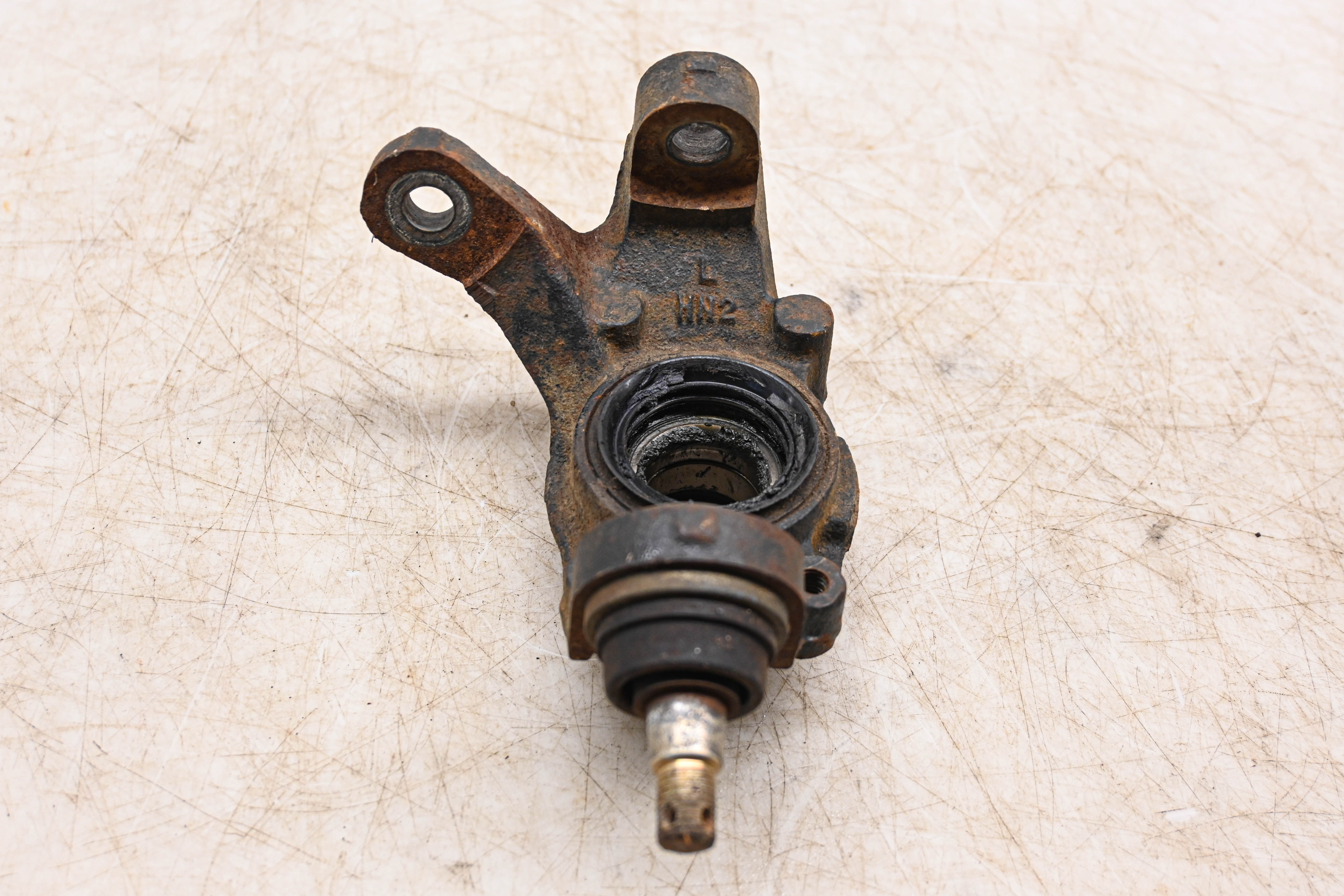 03 Honda Rubicon 500 4x4 Front Left Spindle Knuckle TRX500FA