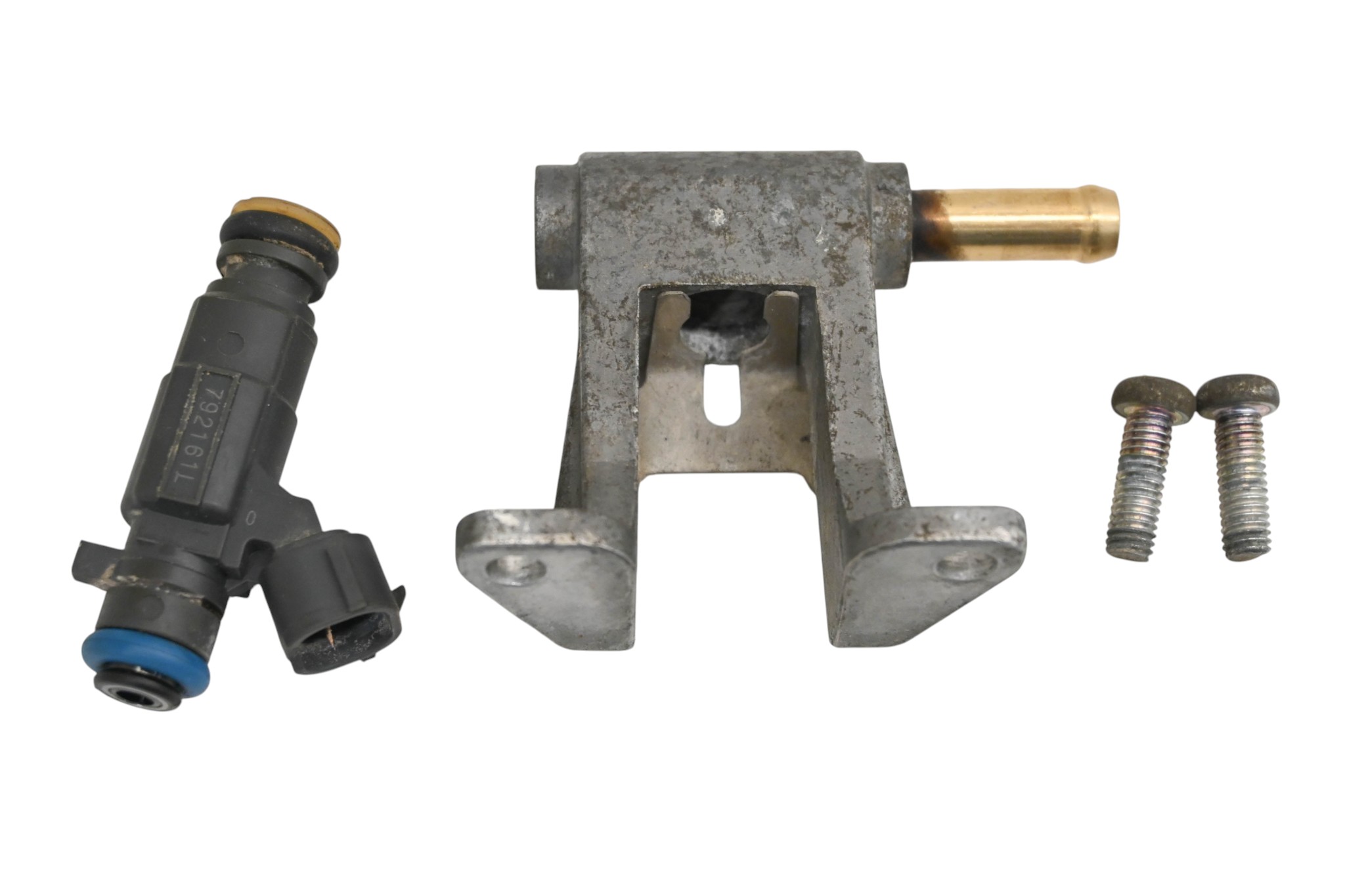 16 Kubota RTV500 Fuel Rail & Injector
