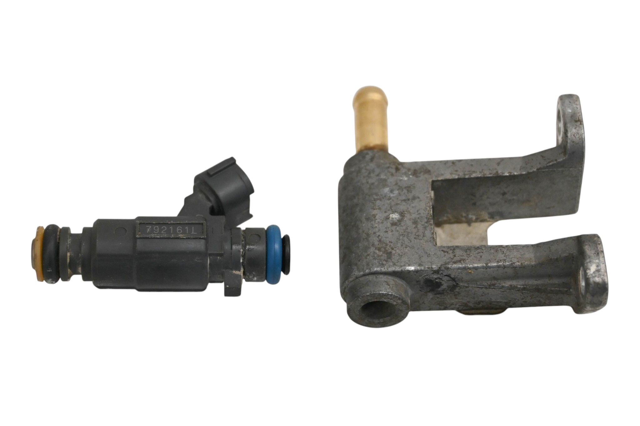 16 Kubota RTV500 Fuel Rail & Injector