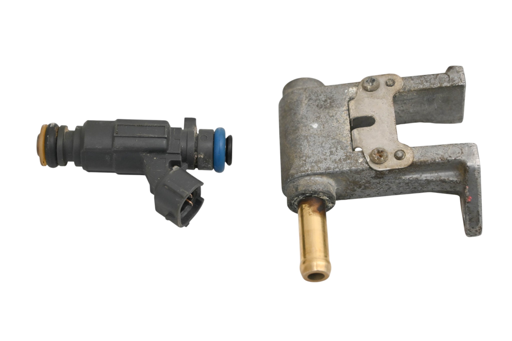 16 Kubota RTV500 Fuel Rail & Injector