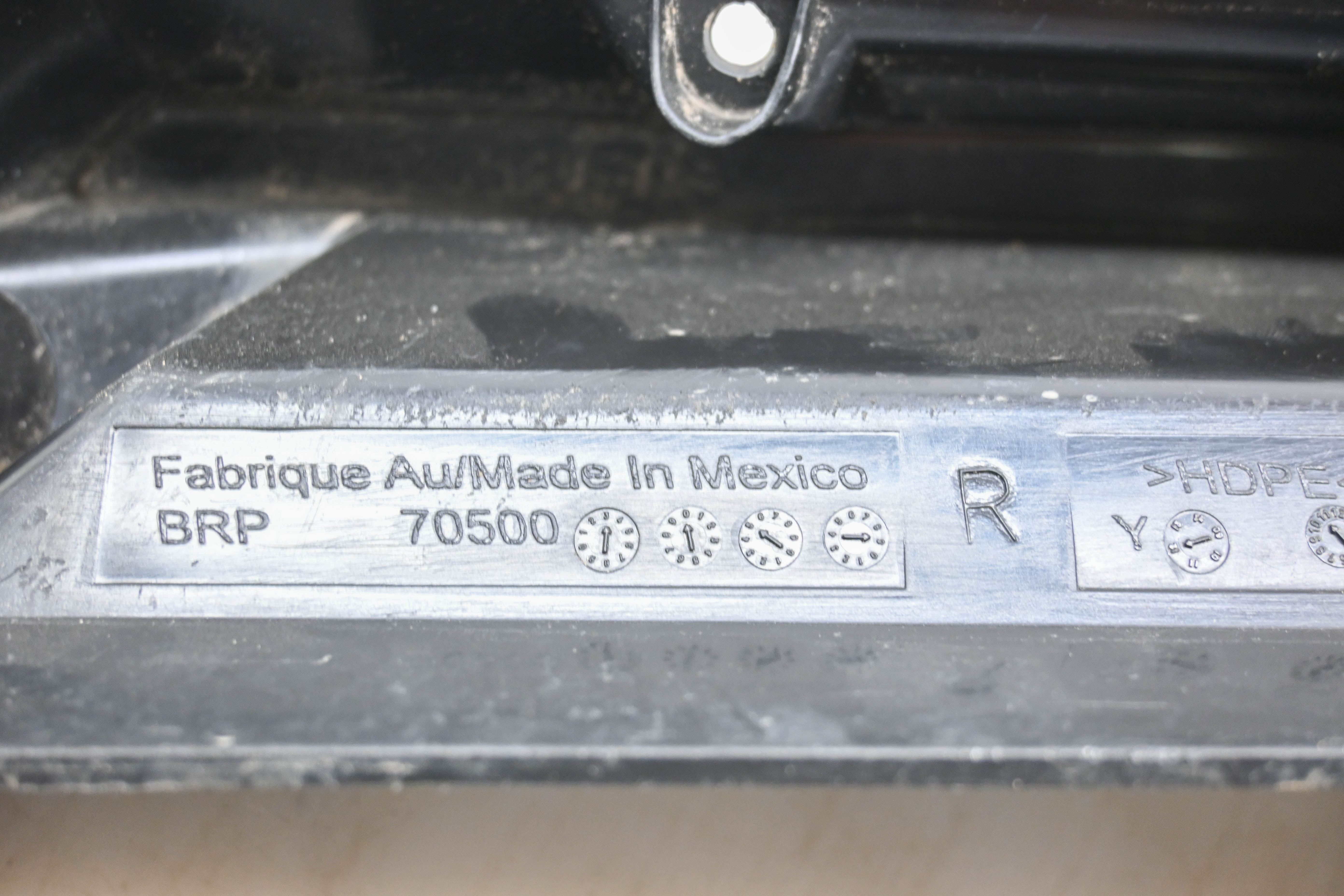 13 Can-Am Commander 1000 XT Front Right Upper Mud Guard
