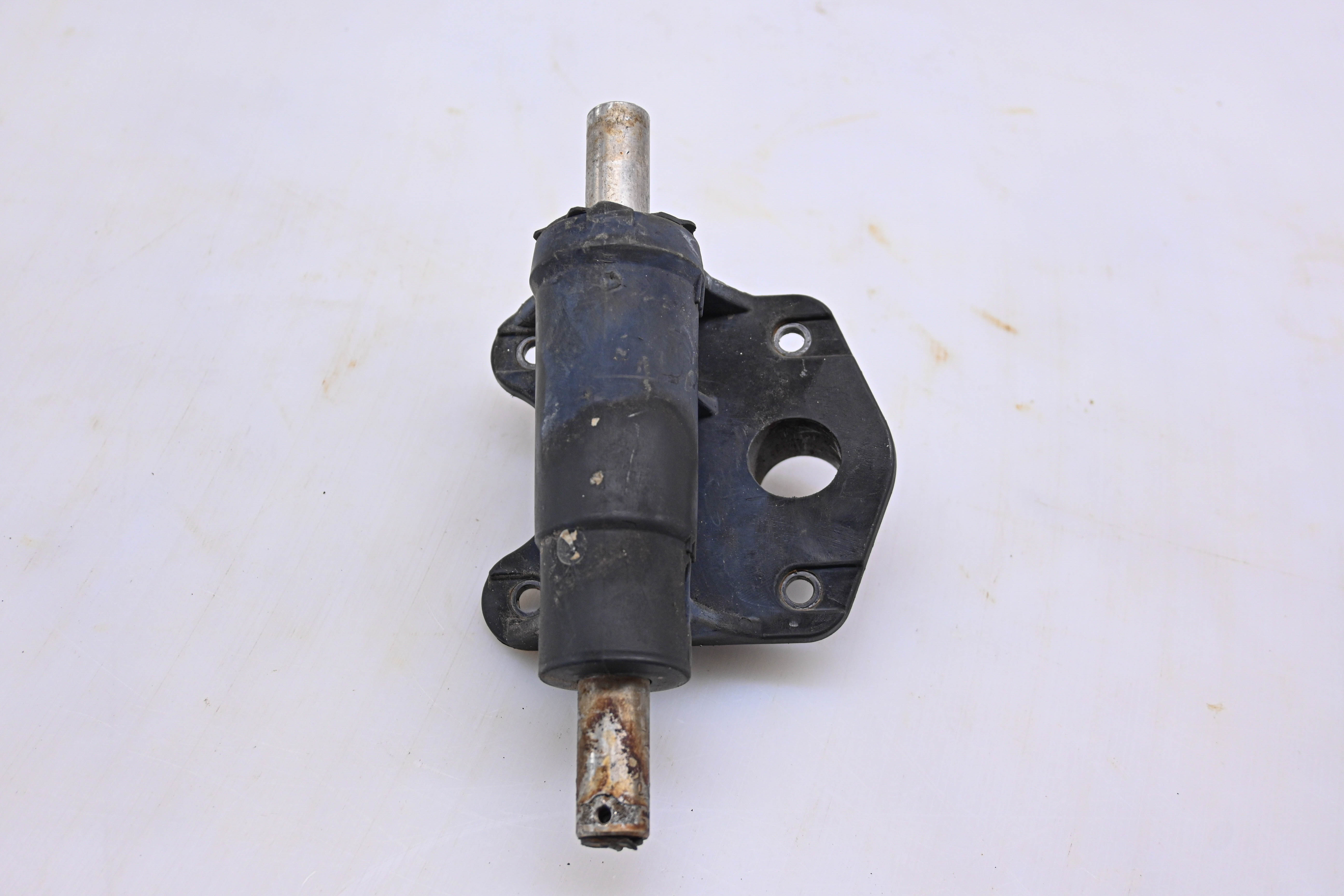 05 Sea-Doo GTX 4TEC Right Side Steering Cylinder Support