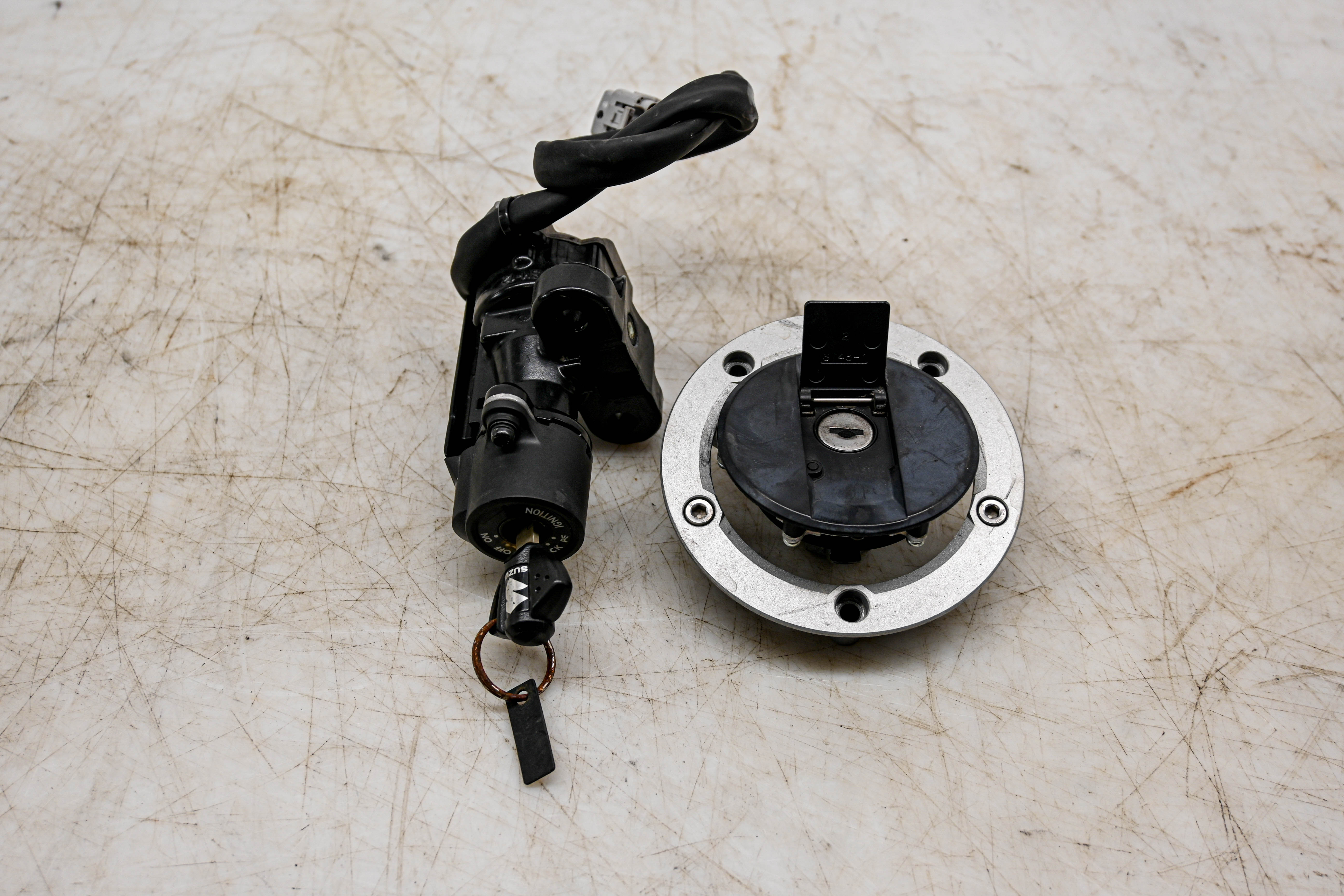 24 Suzuki GSX-R750 Key Switch & Gas Cap Lock Set