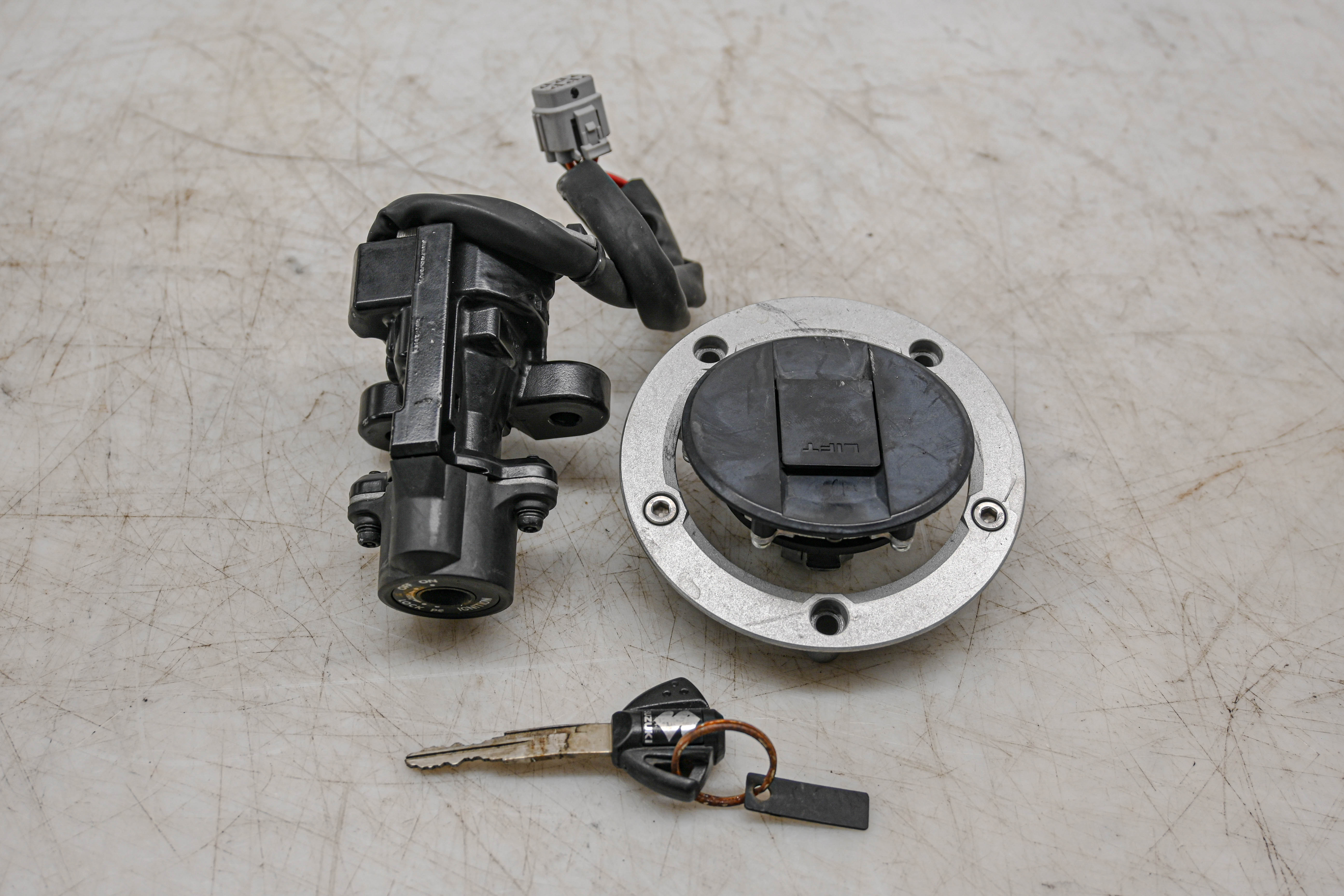 24 Suzuki GSX-R750 Key Switch & Gas Cap Lock Set
