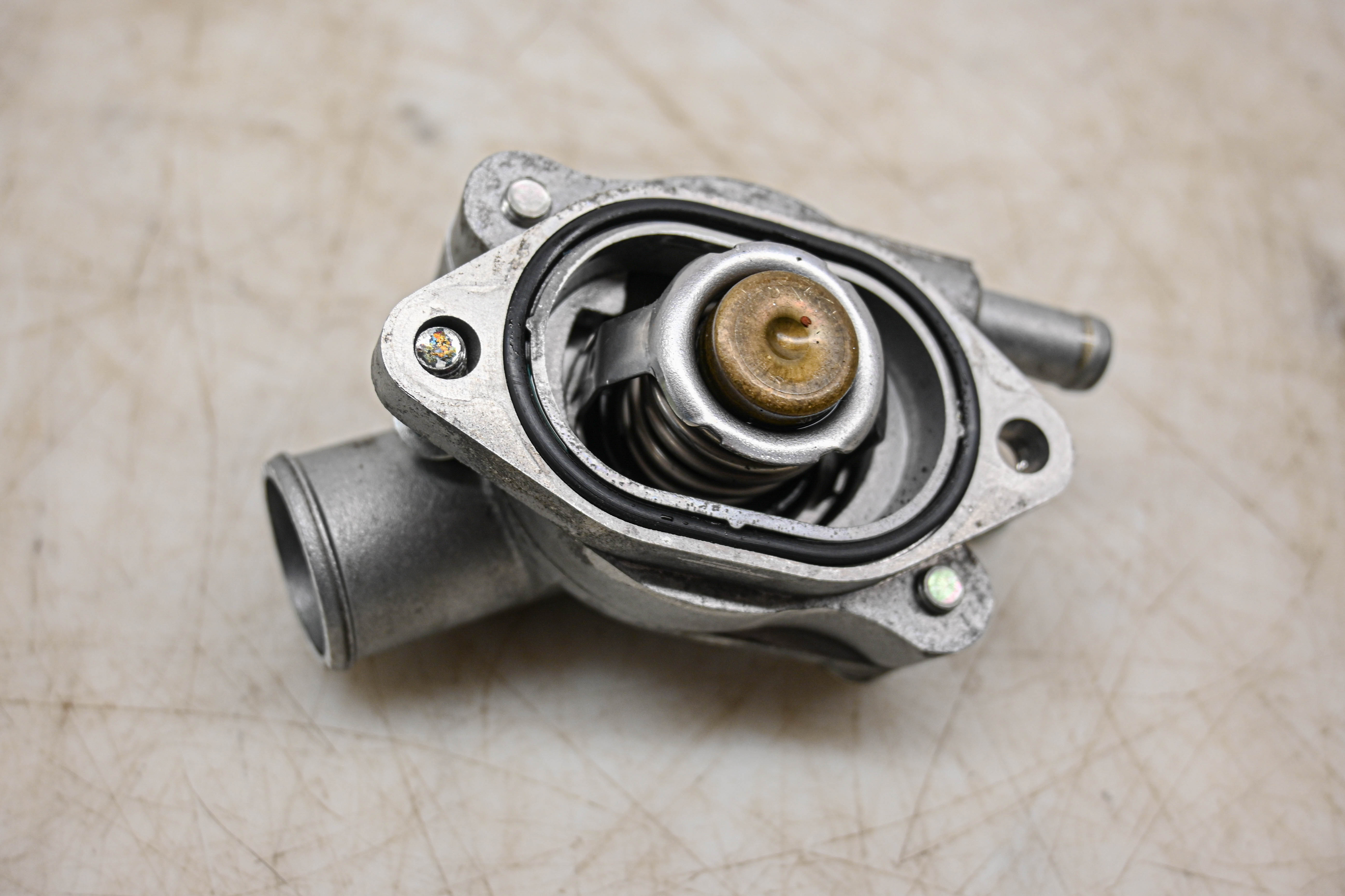 24 Suzuki GSX-R750 Thermostat