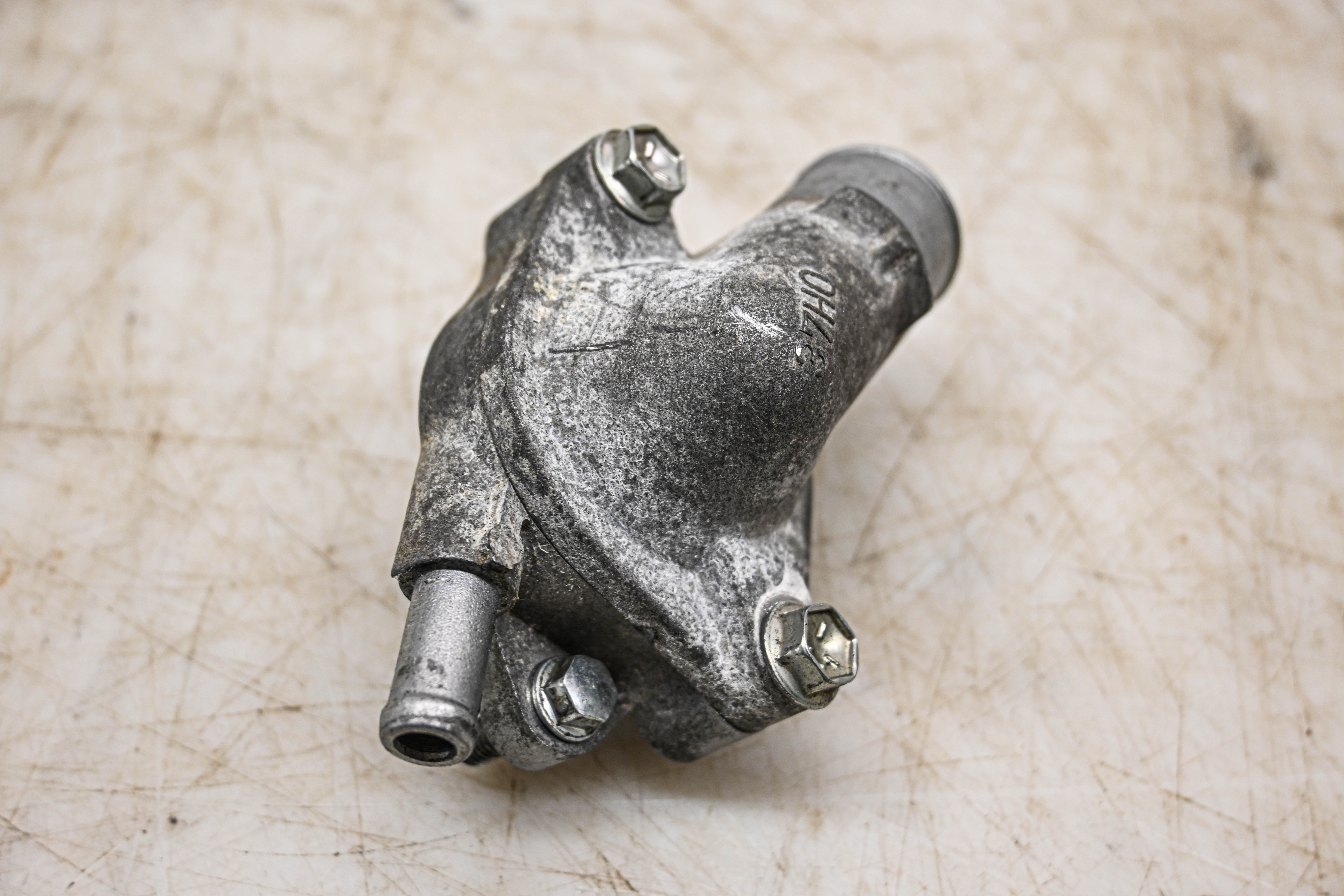24 Suzuki GSX-R750 Thermostat