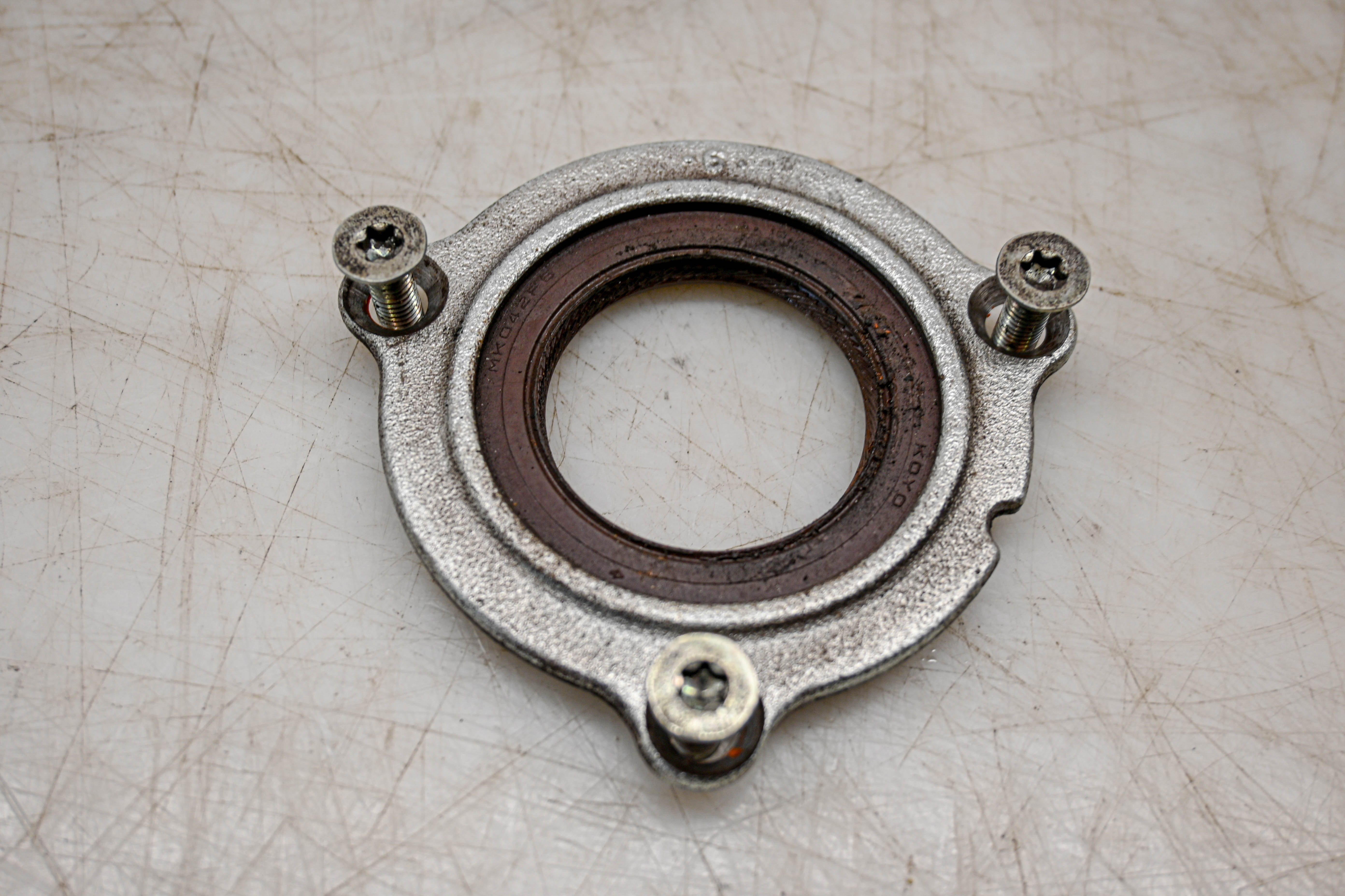 24 Suzuki GSX-R750 Left Hand Drive Shaft Retainer