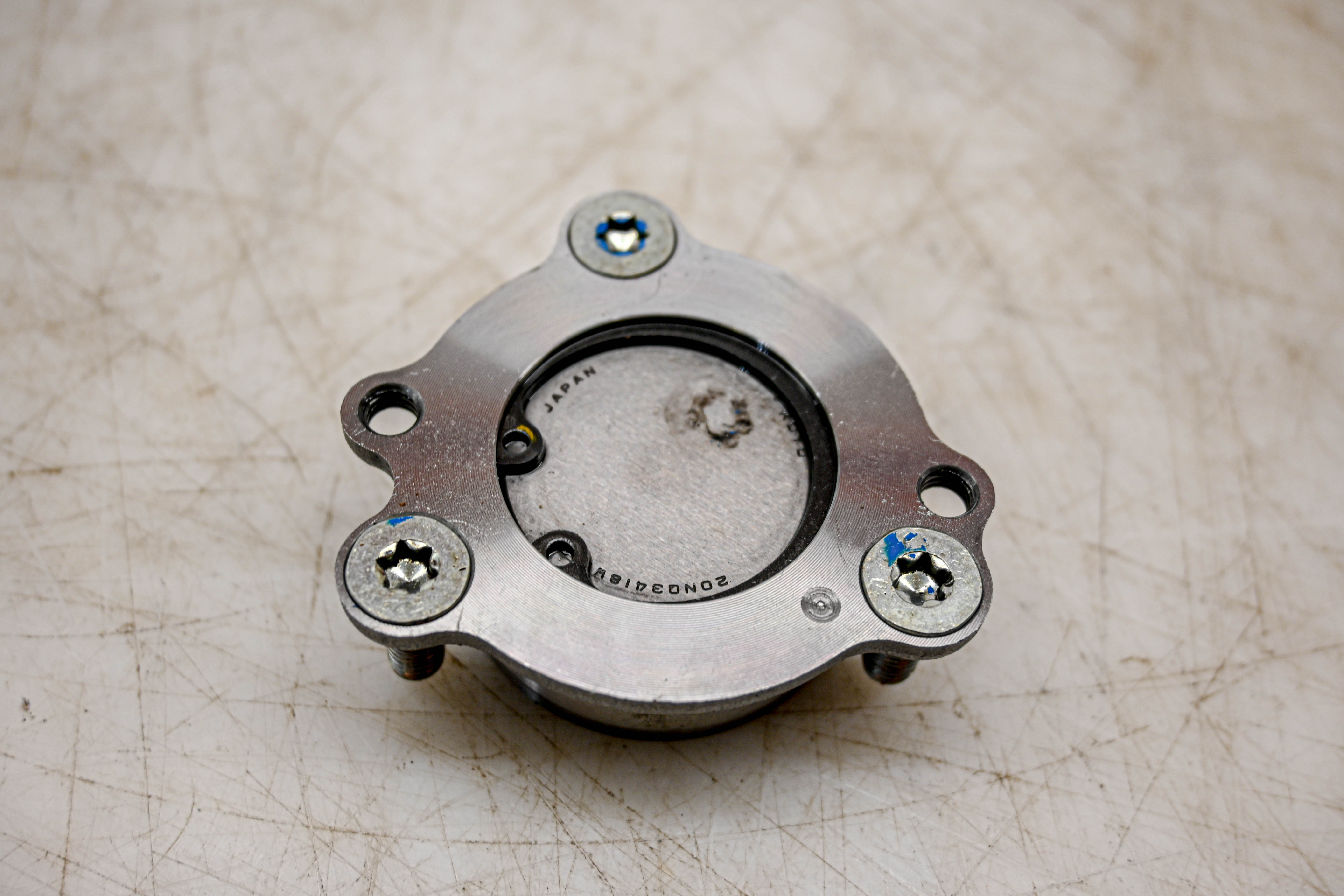 24 Suzuki GSX-R750 Drive Shaft Set Housing