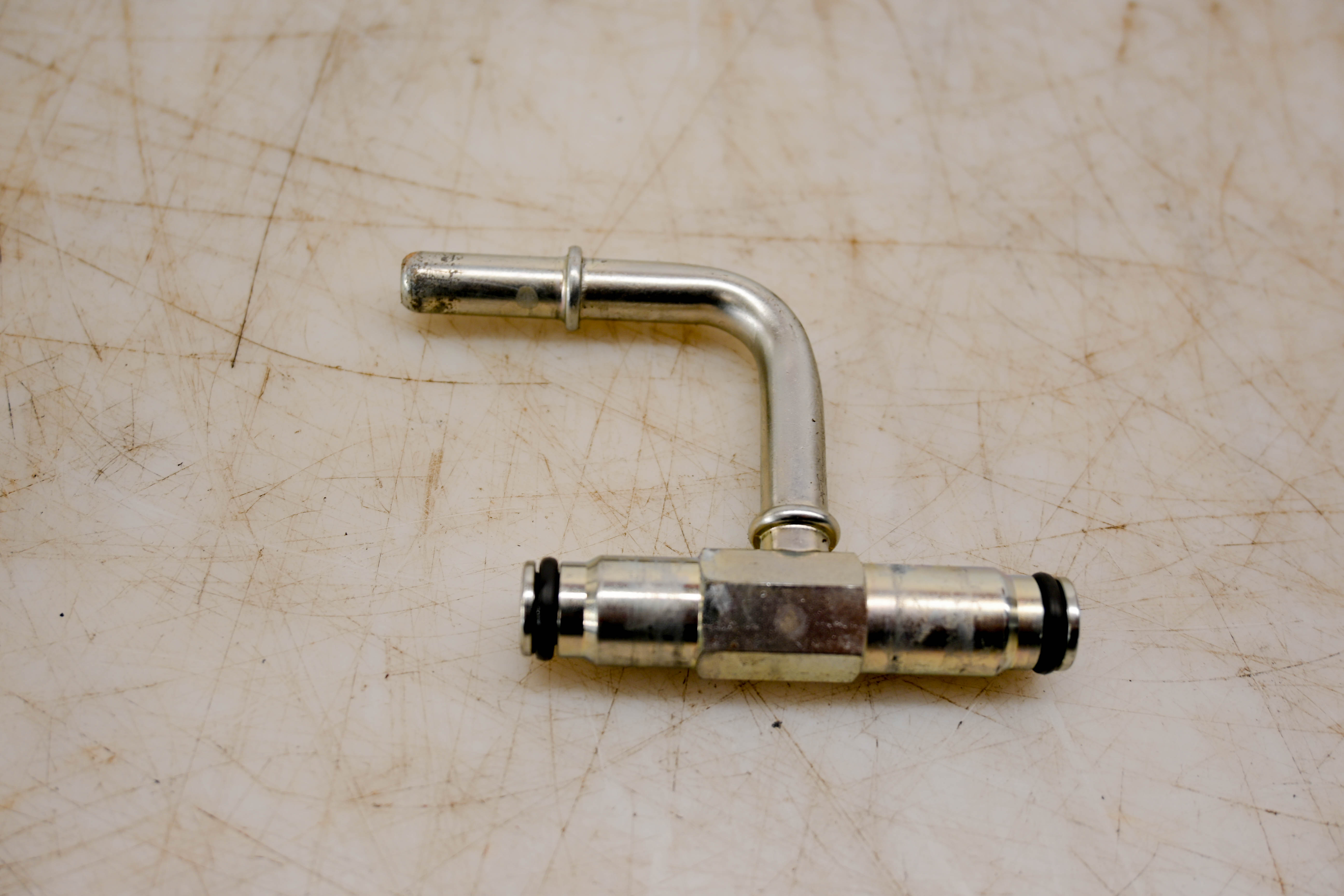 24 Suzuki GSX-R750 Fuel Injector Nipple Assembly