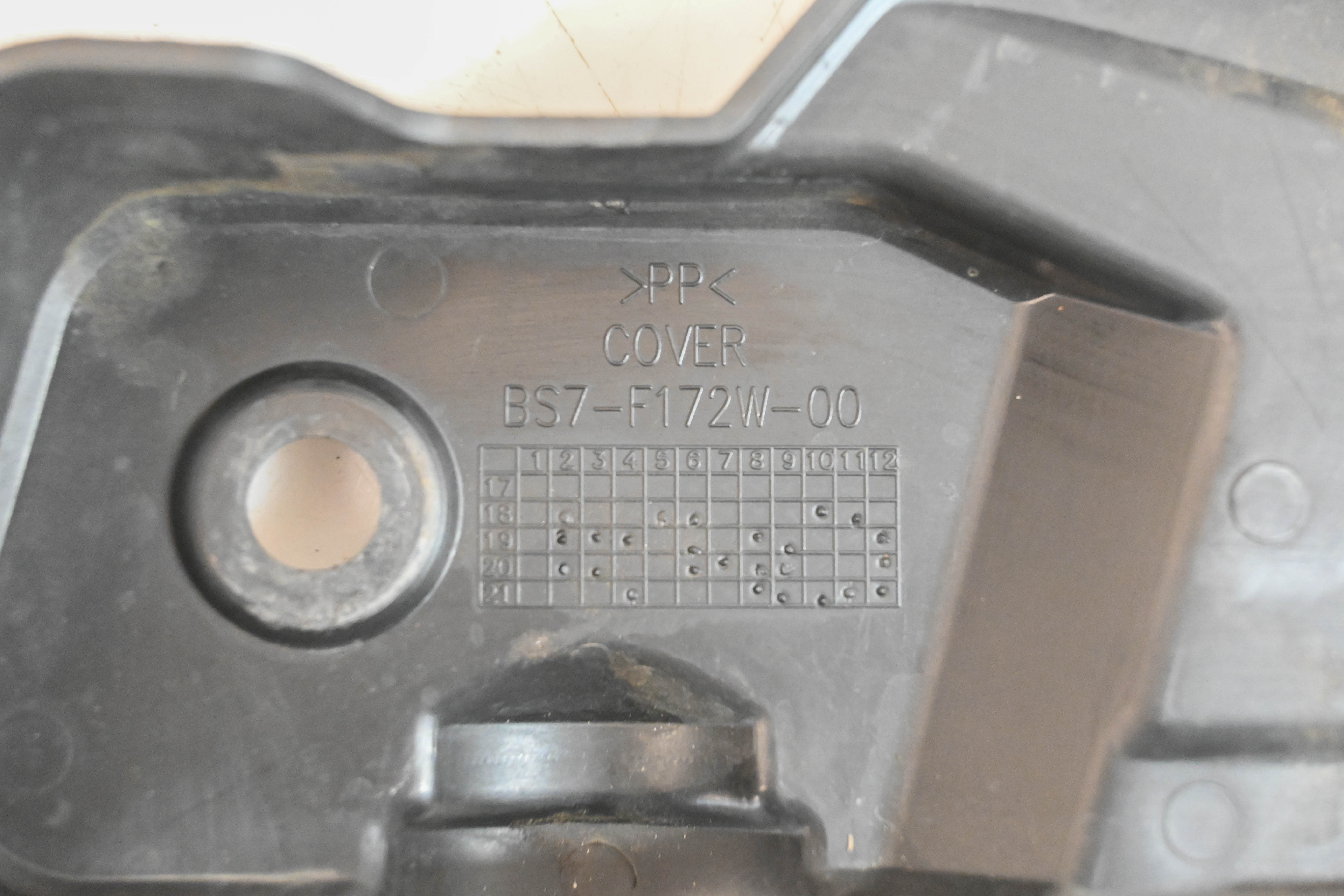 24 Yamaha YZF-R3 Coolant Overflow Bottle Cover