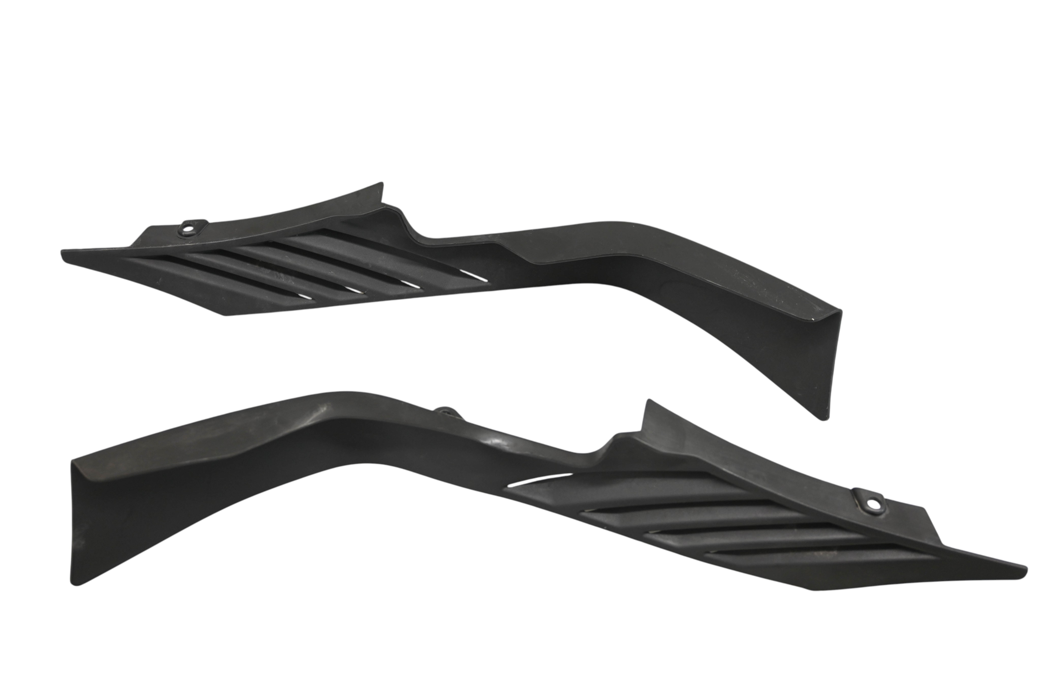 24 Yamaha YZF-R3 Air Outlet Grill Covers Left & Right