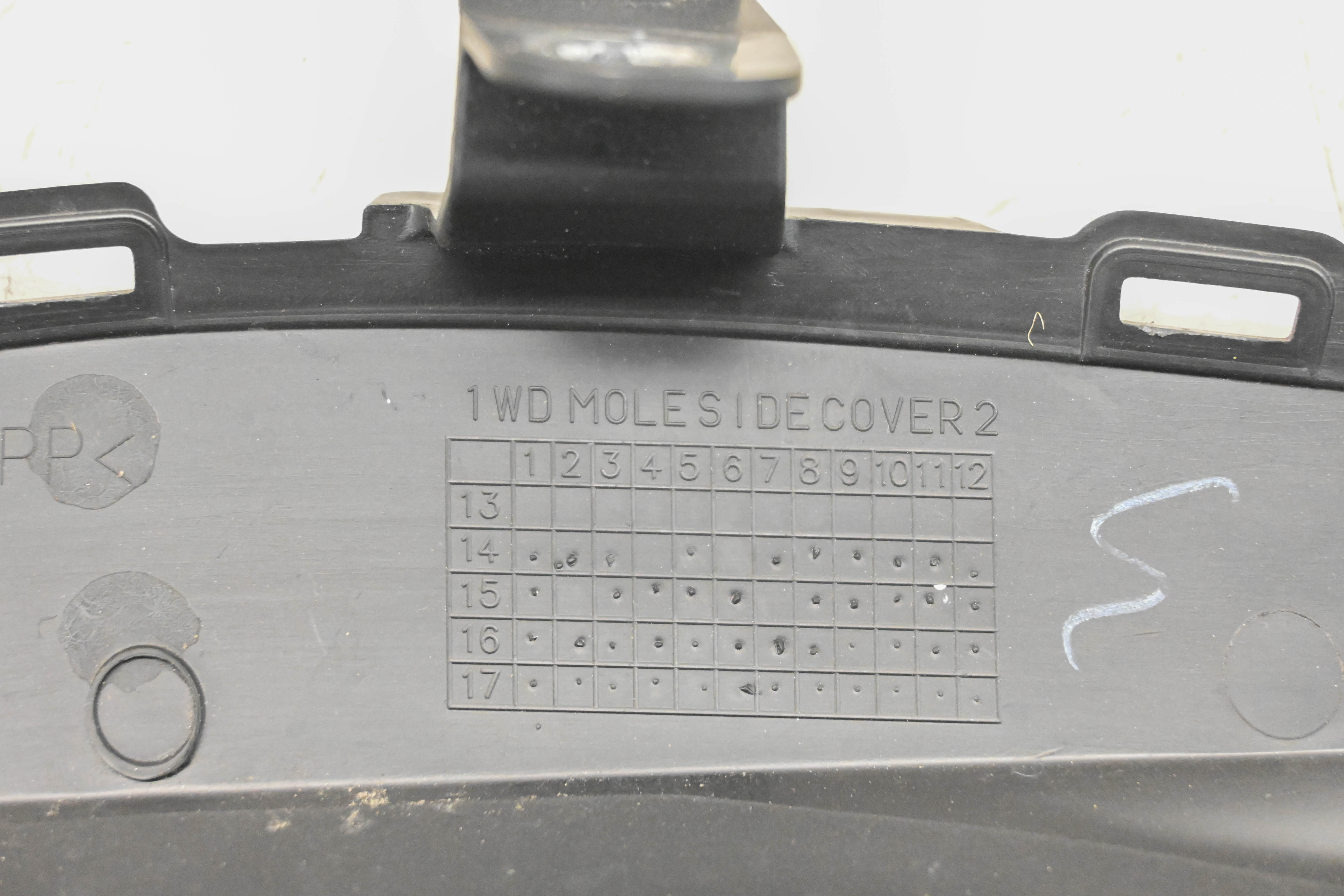 24 Yamaha YZF-R3 Right Mole Side Cover