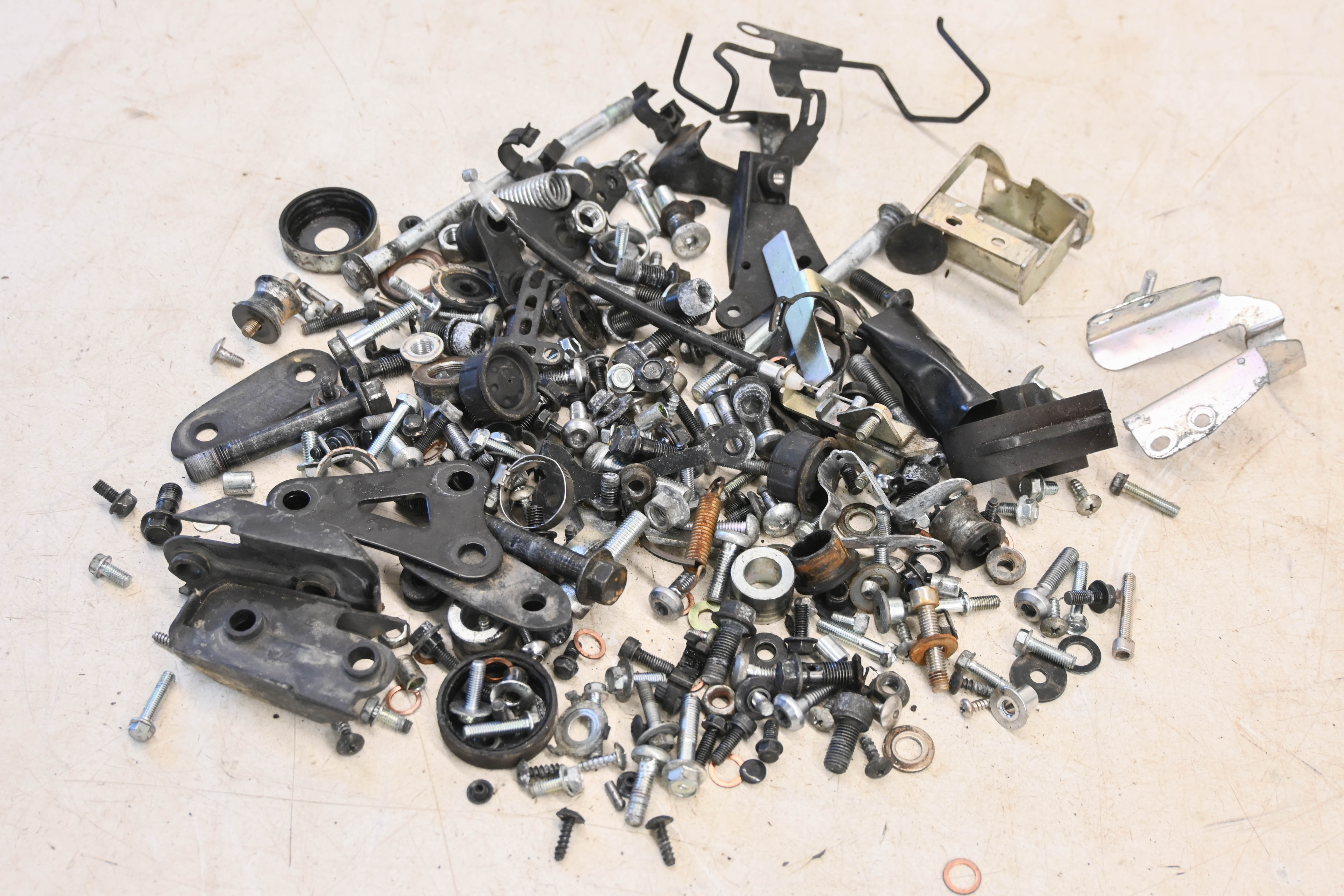 24 Yamaha YZF-R3 Hardware Set Nuts & Bolts