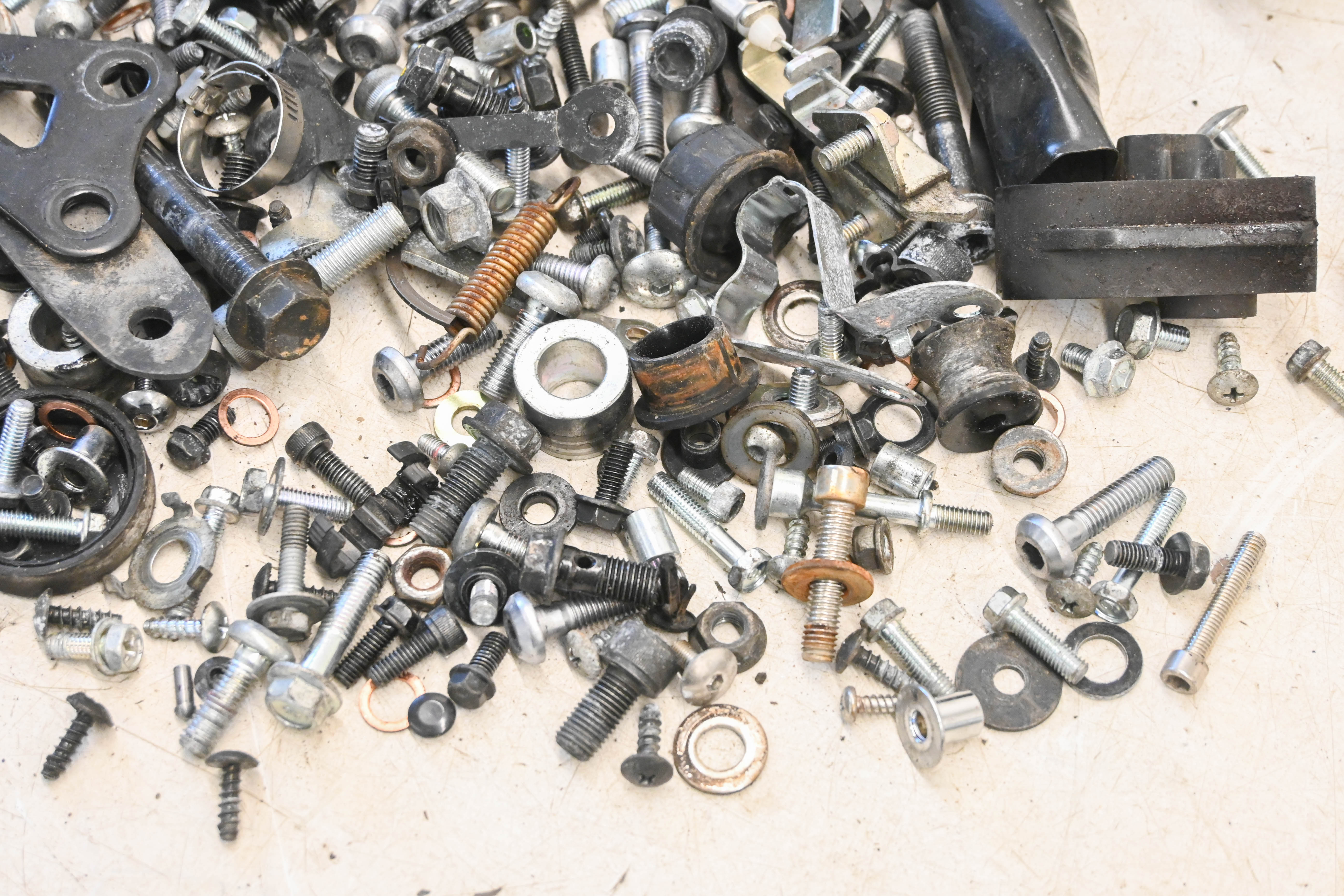 24 Yamaha YZF-R3 Hardware Set Nuts & Bolts