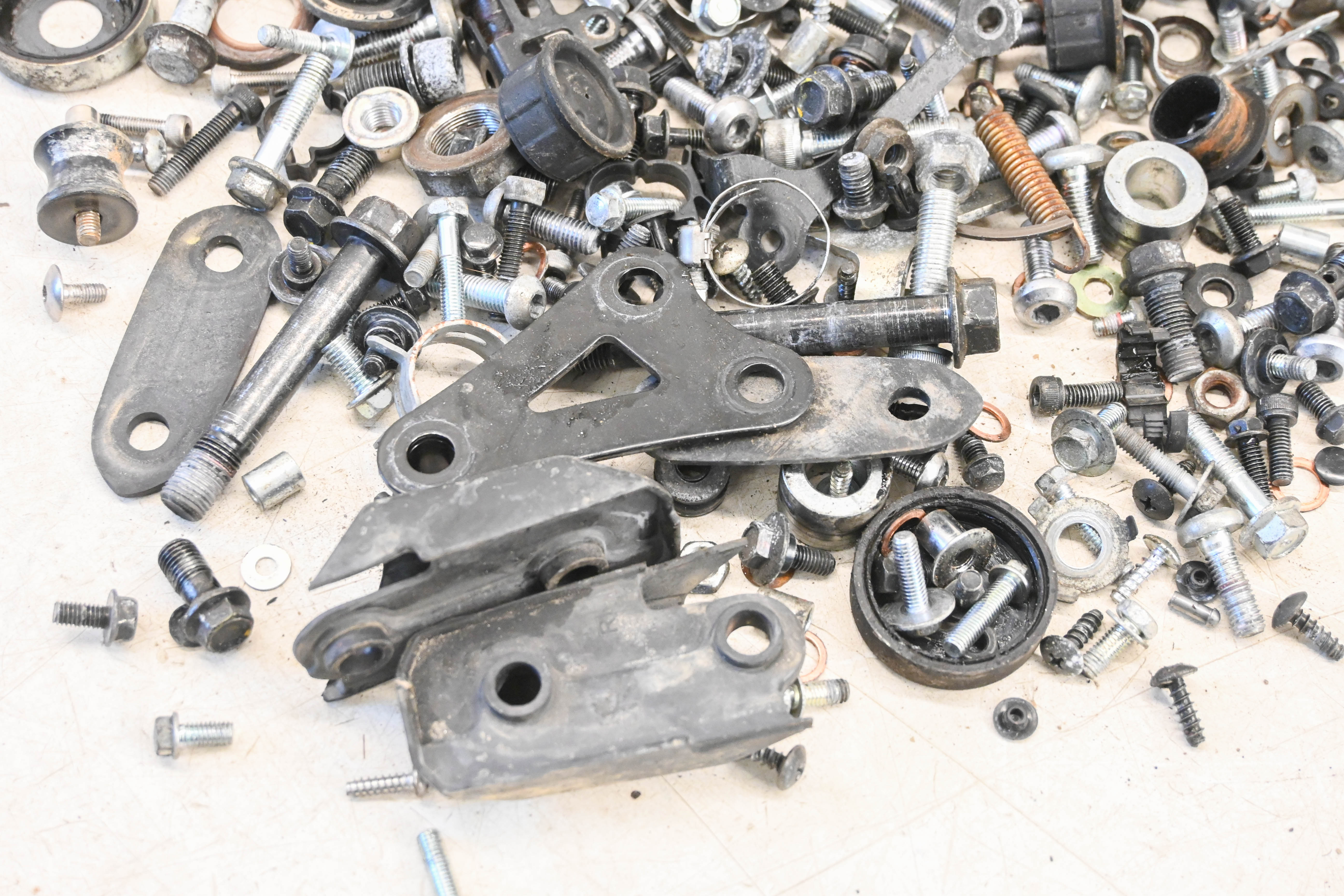 24 Yamaha YZF-R3 Hardware Set Nuts & Bolts