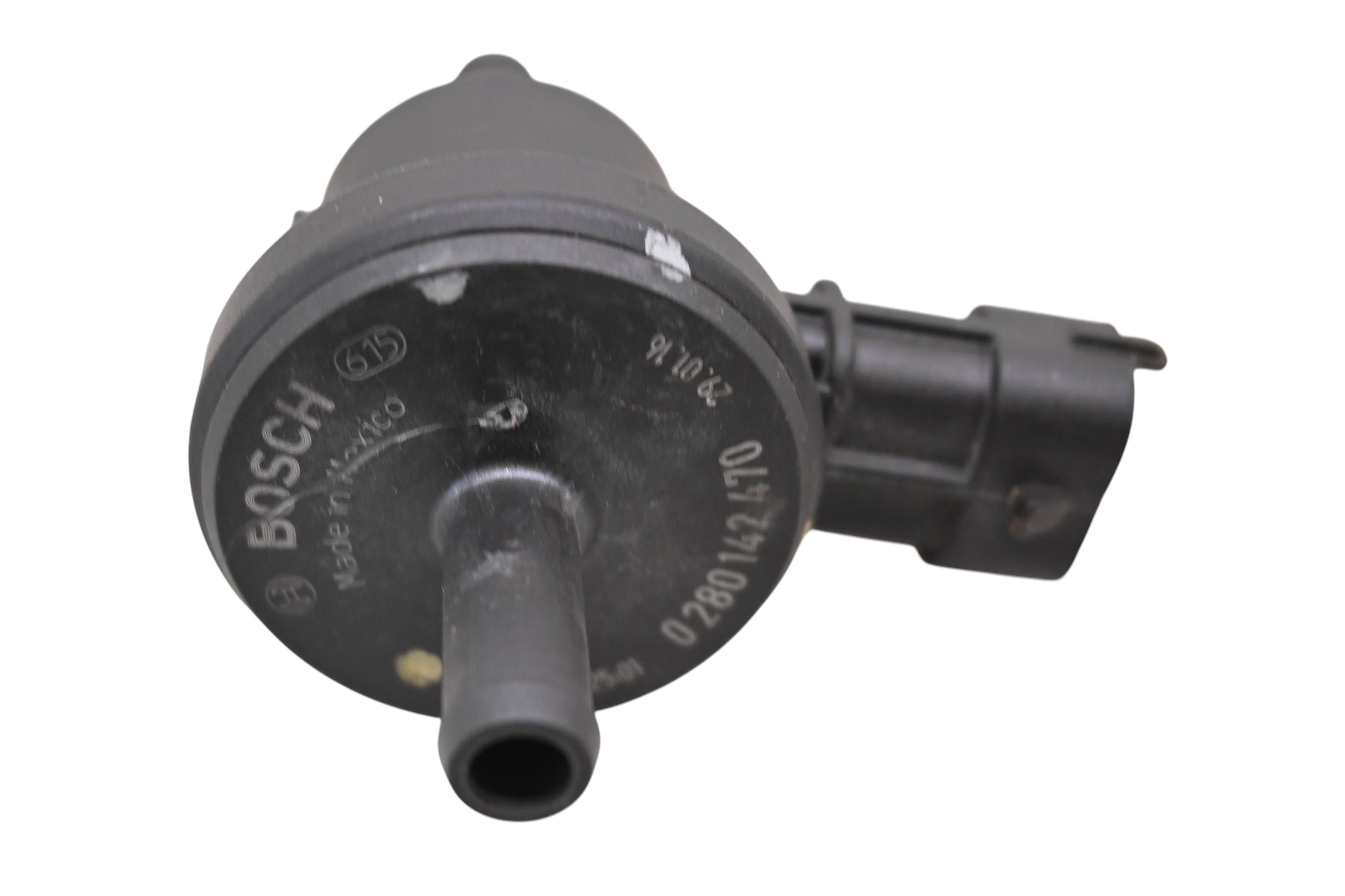 16 Can-Am Spyder F3T SE6 Bleed Valve