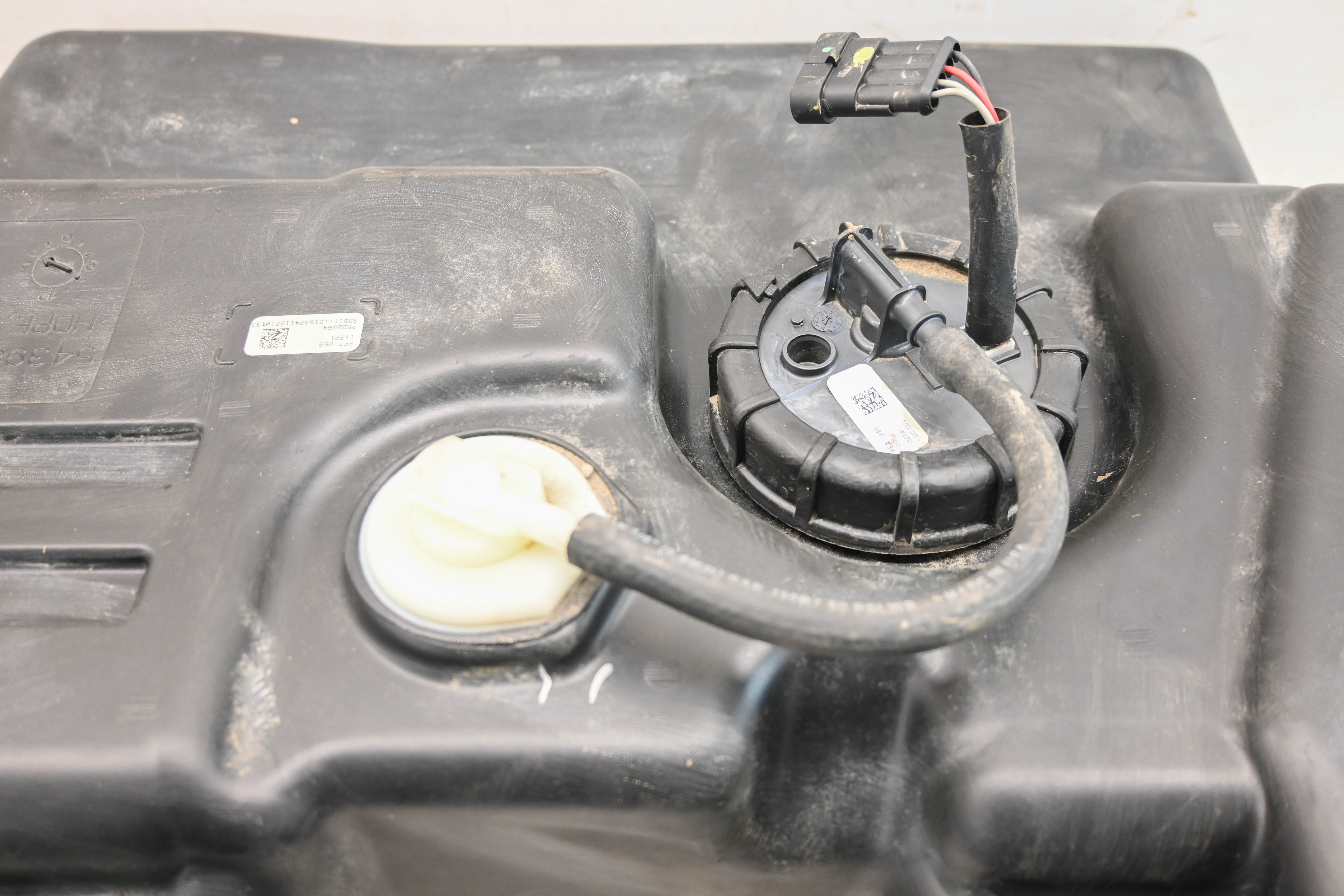 21 Polaris General XP 1000 Gas Tank & Fuel Pump